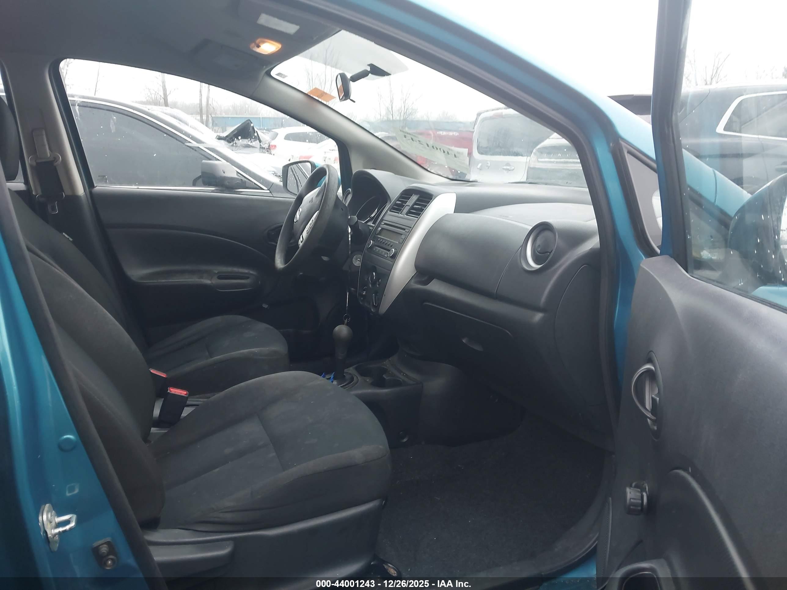 NISSAN VERSA image 5