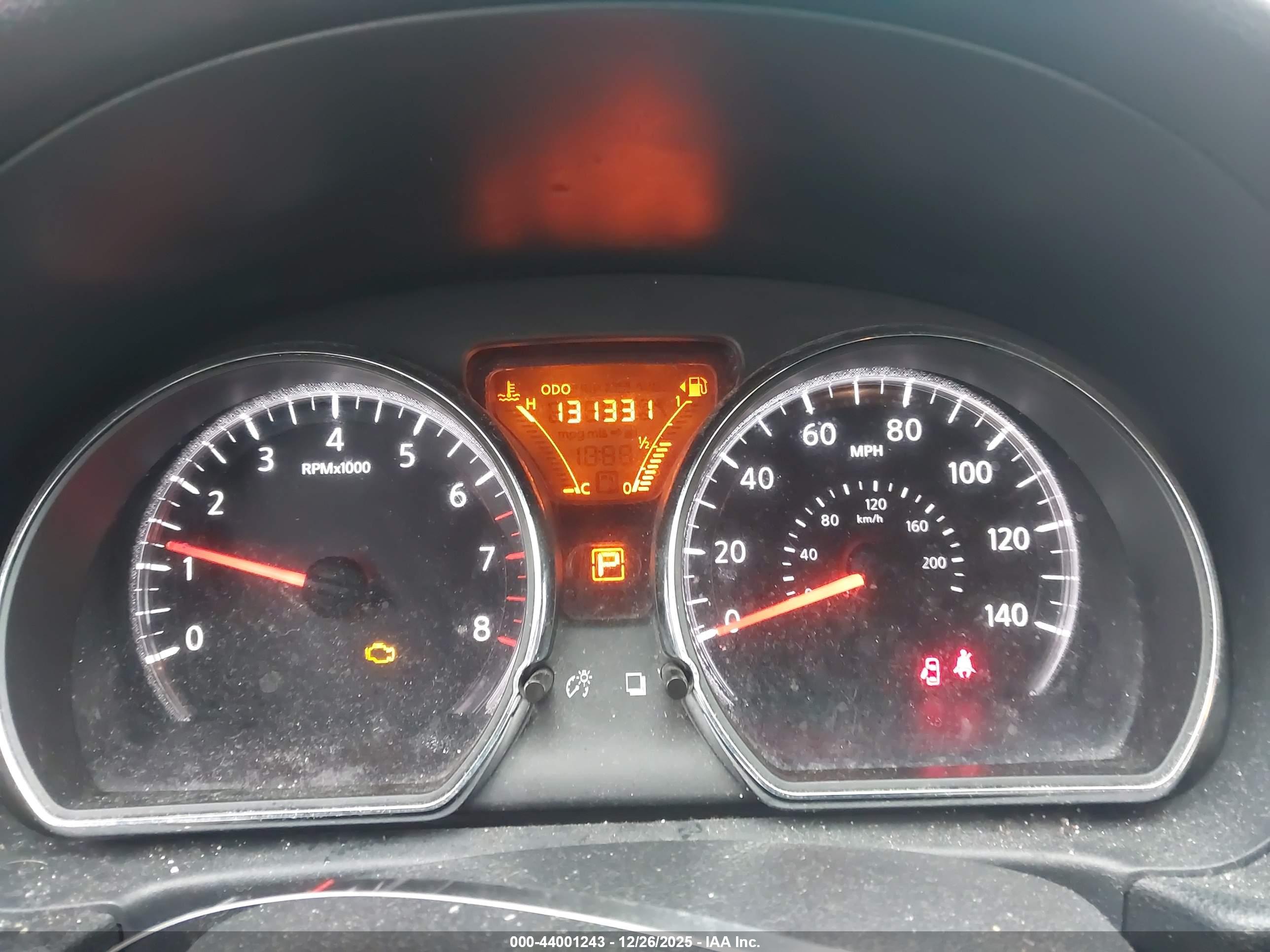 NISSAN VERSA image 7