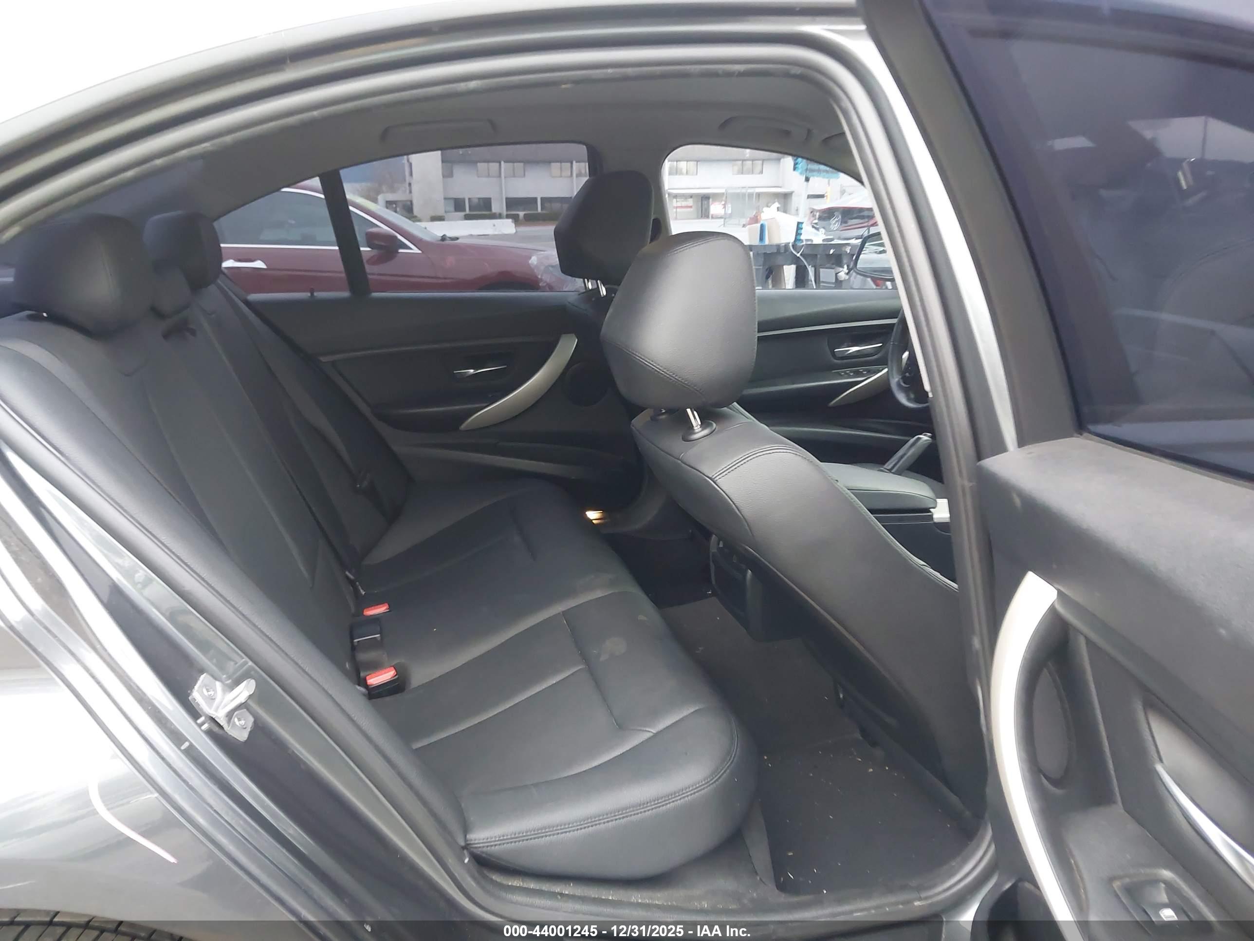 BMW 320I image 8