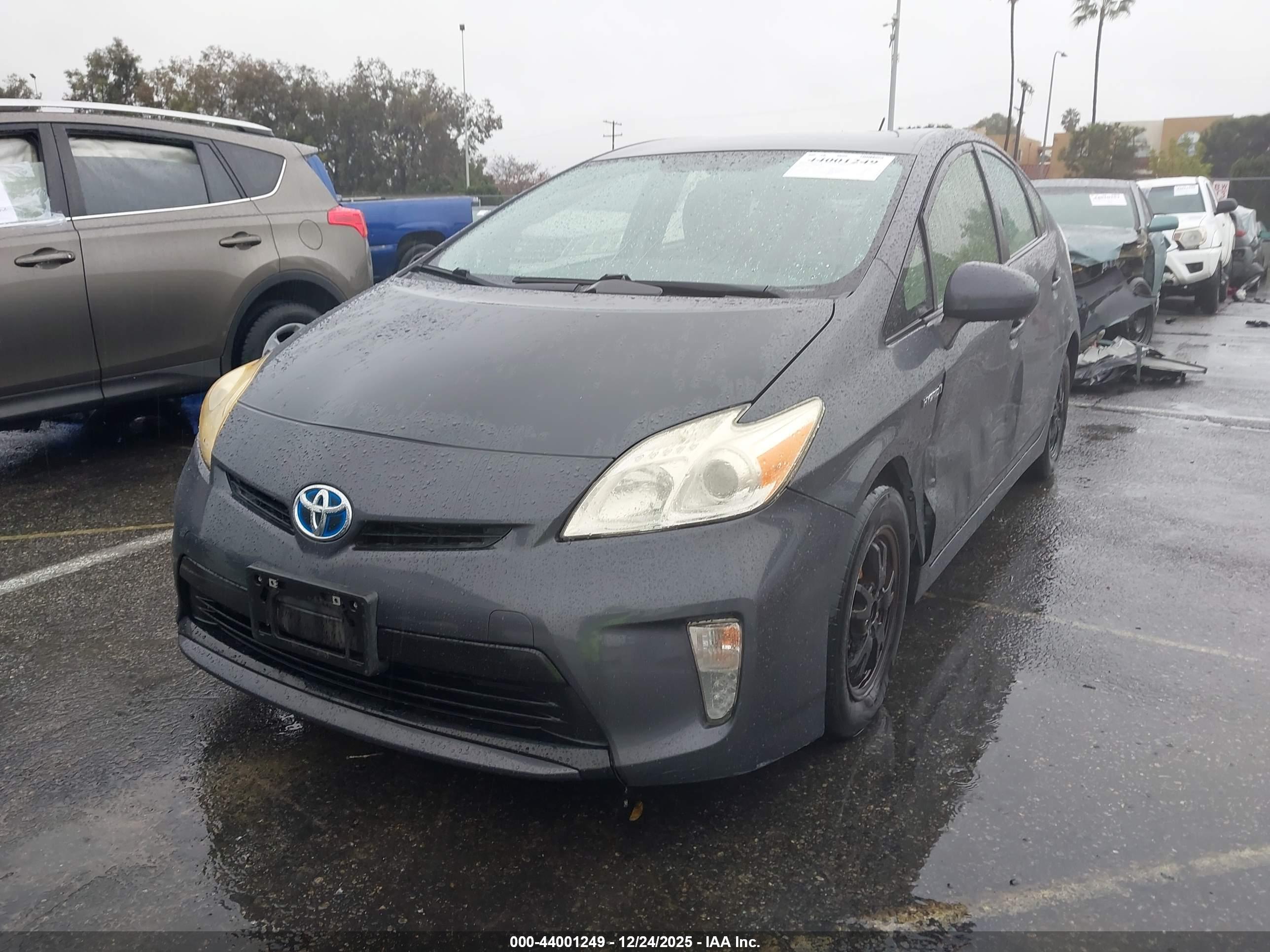 TOYOTA PRIUS image 2