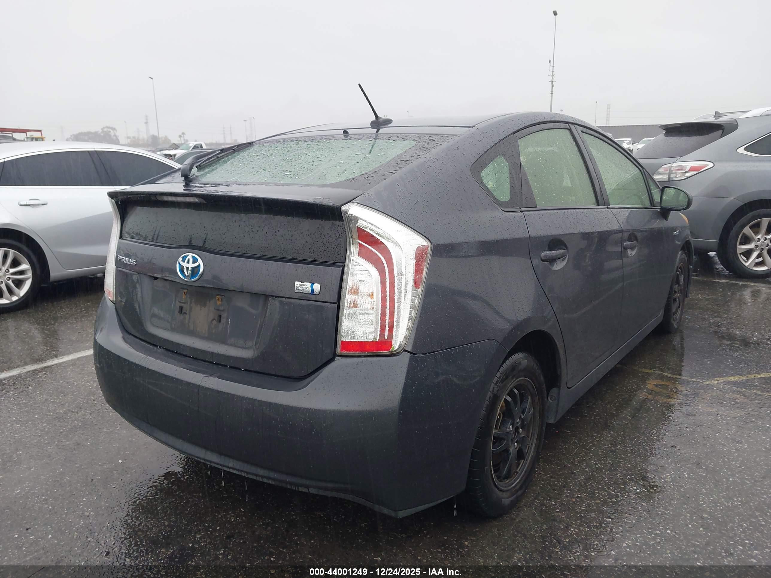TOYOTA PRIUS image 4