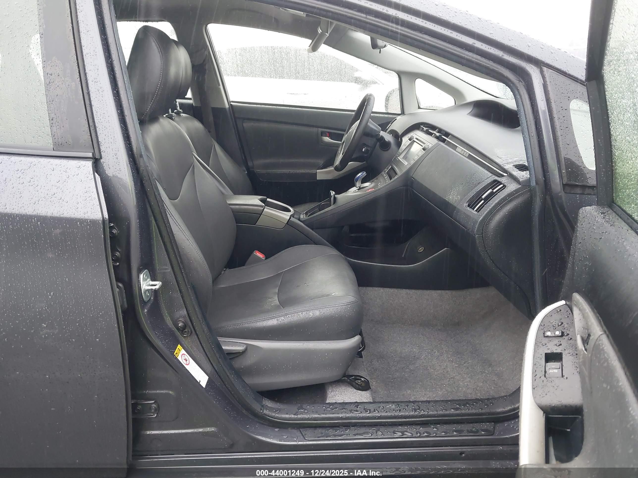 TOYOTA PRIUS image 5