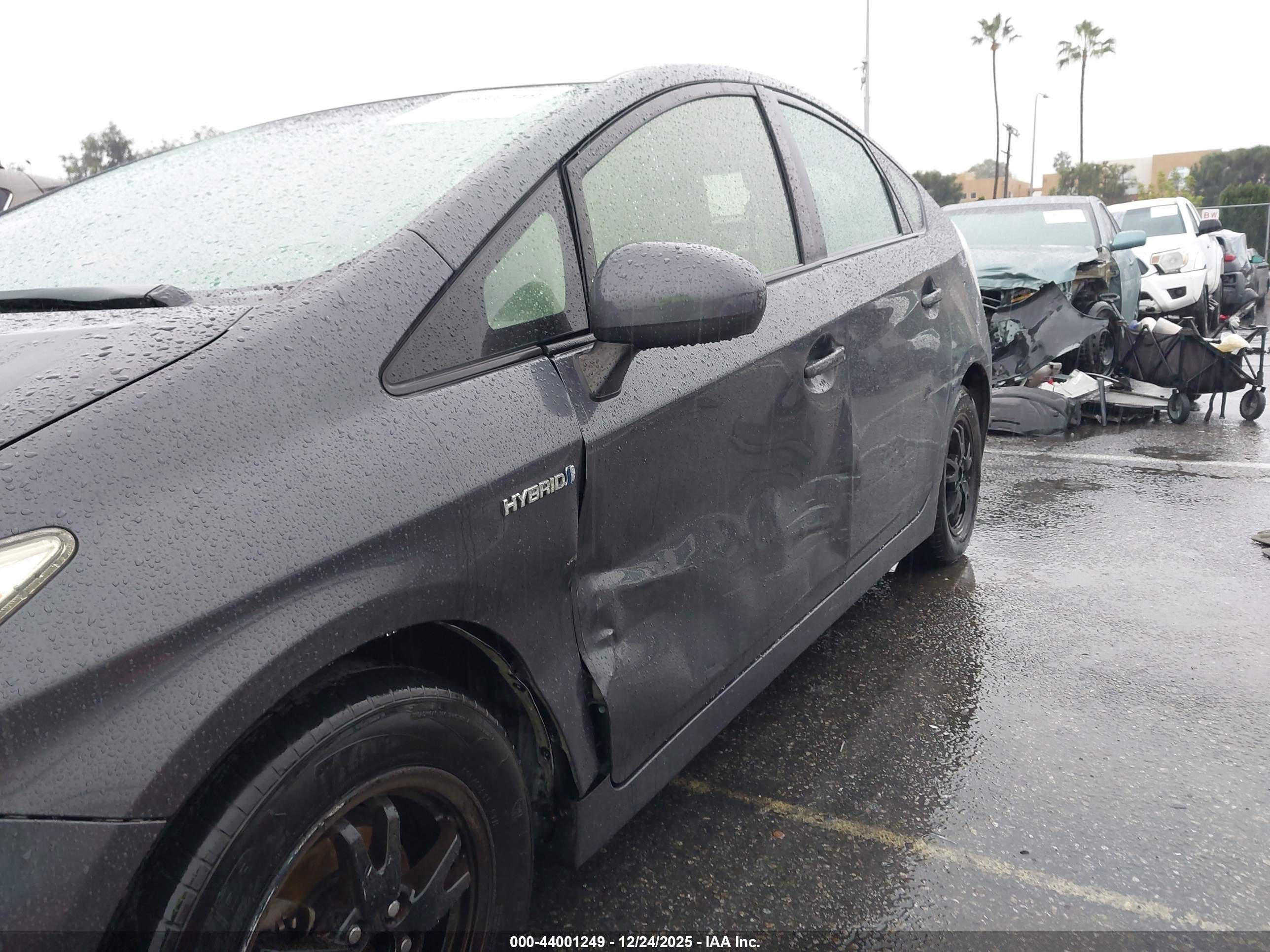 TOYOTA PRIUS image 6