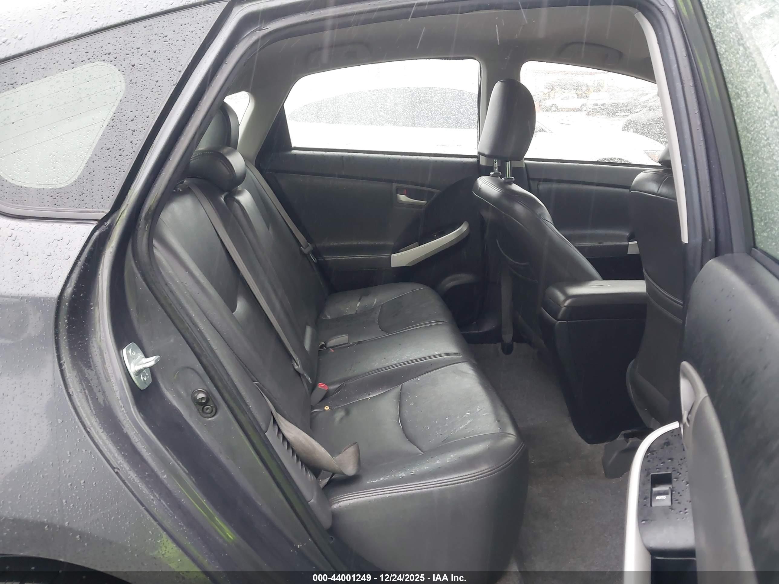 TOYOTA PRIUS image 8