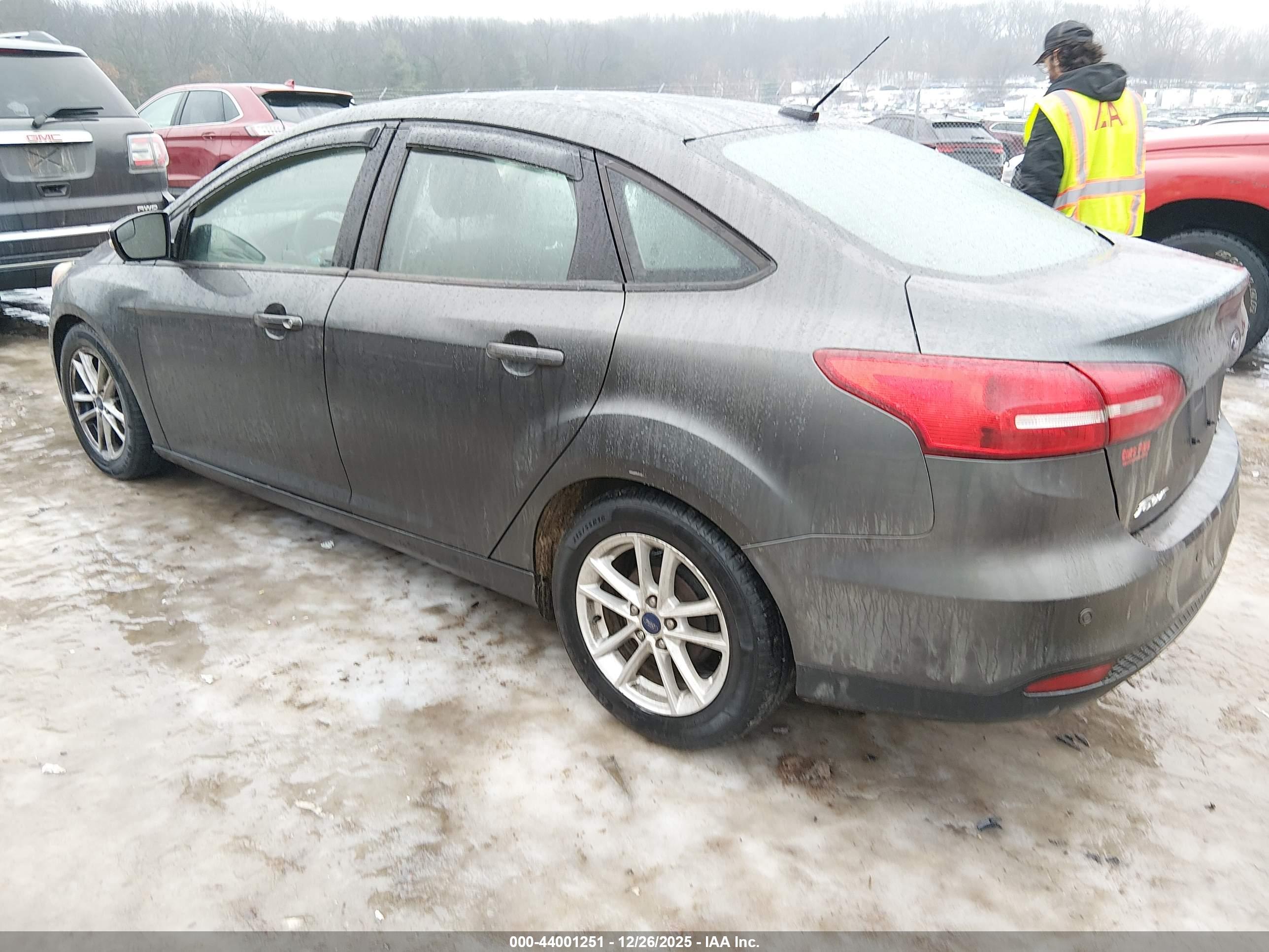 FORD FOCUS image 3