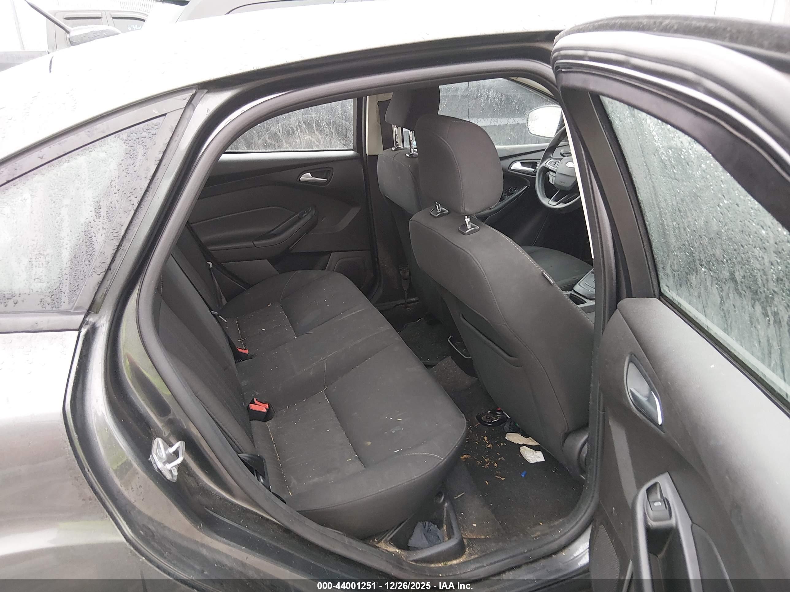 FORD FOCUS image 8