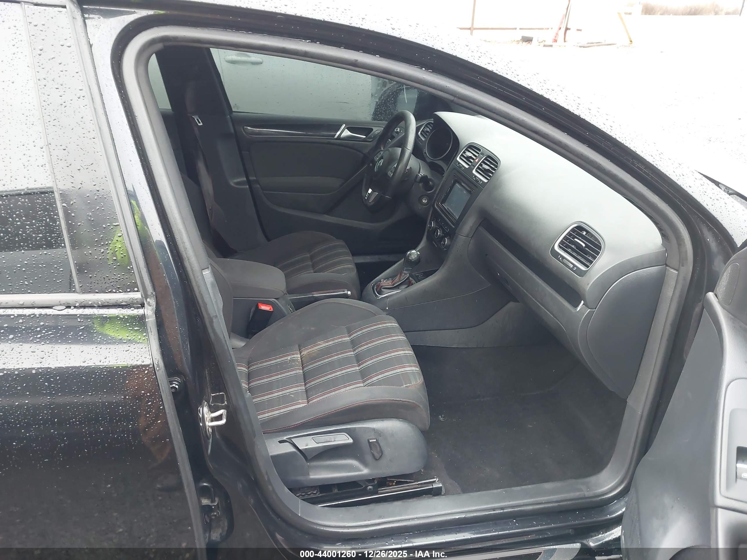 VOLKSWAGEN GTI image 5