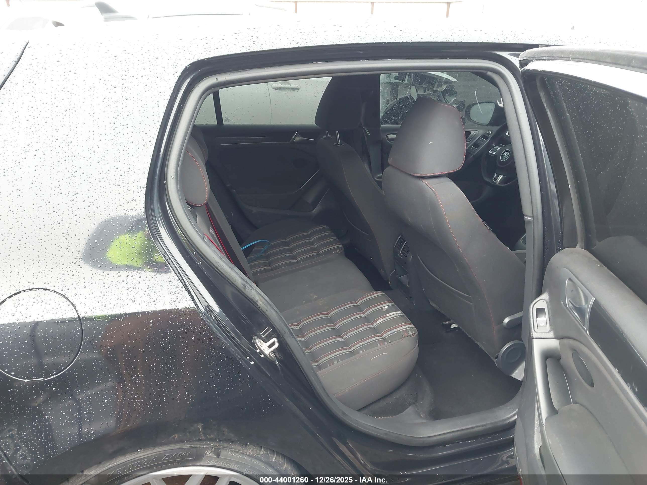 VOLKSWAGEN GTI image 8