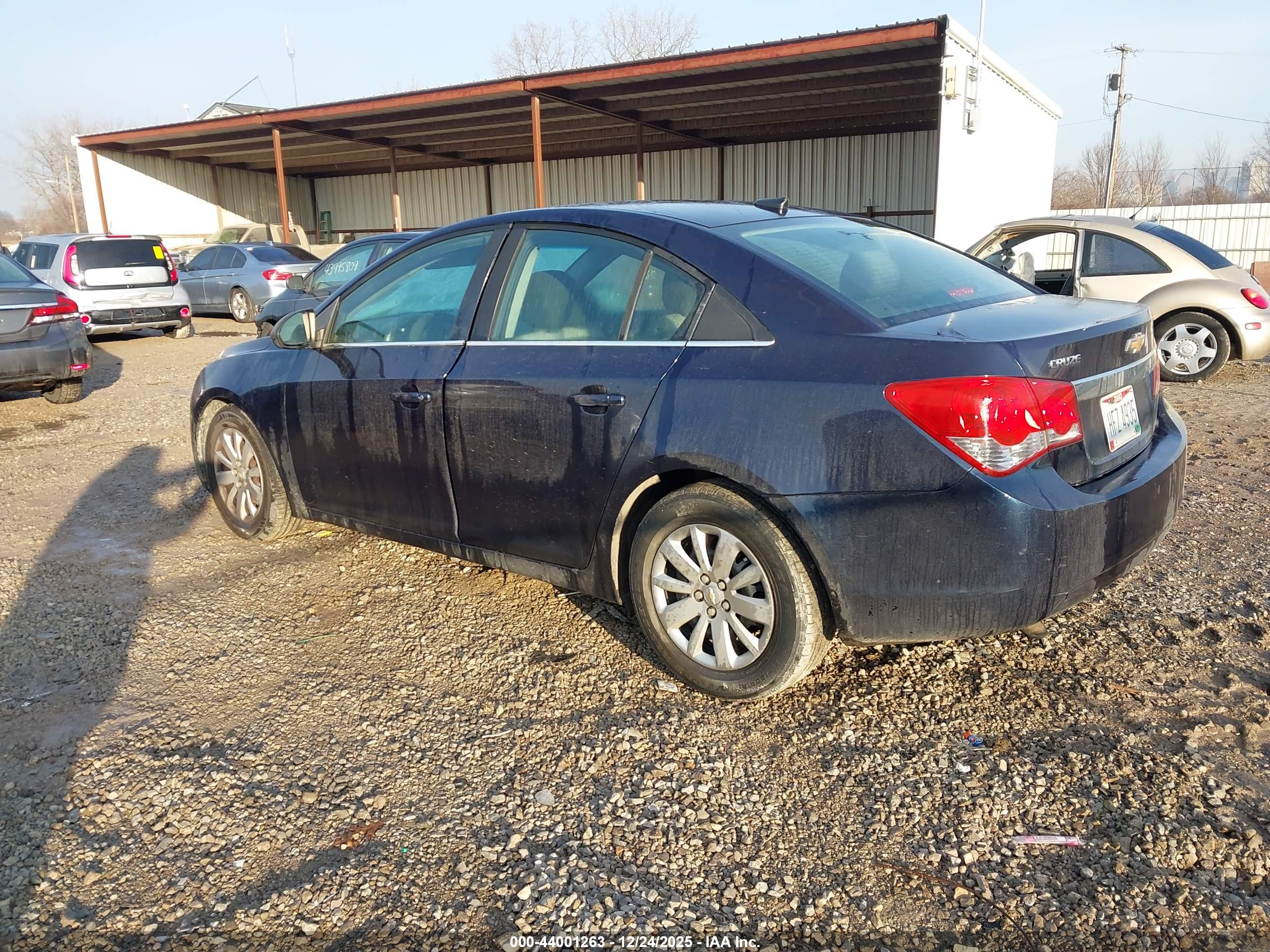 CHEVROLET CRUZE image 3