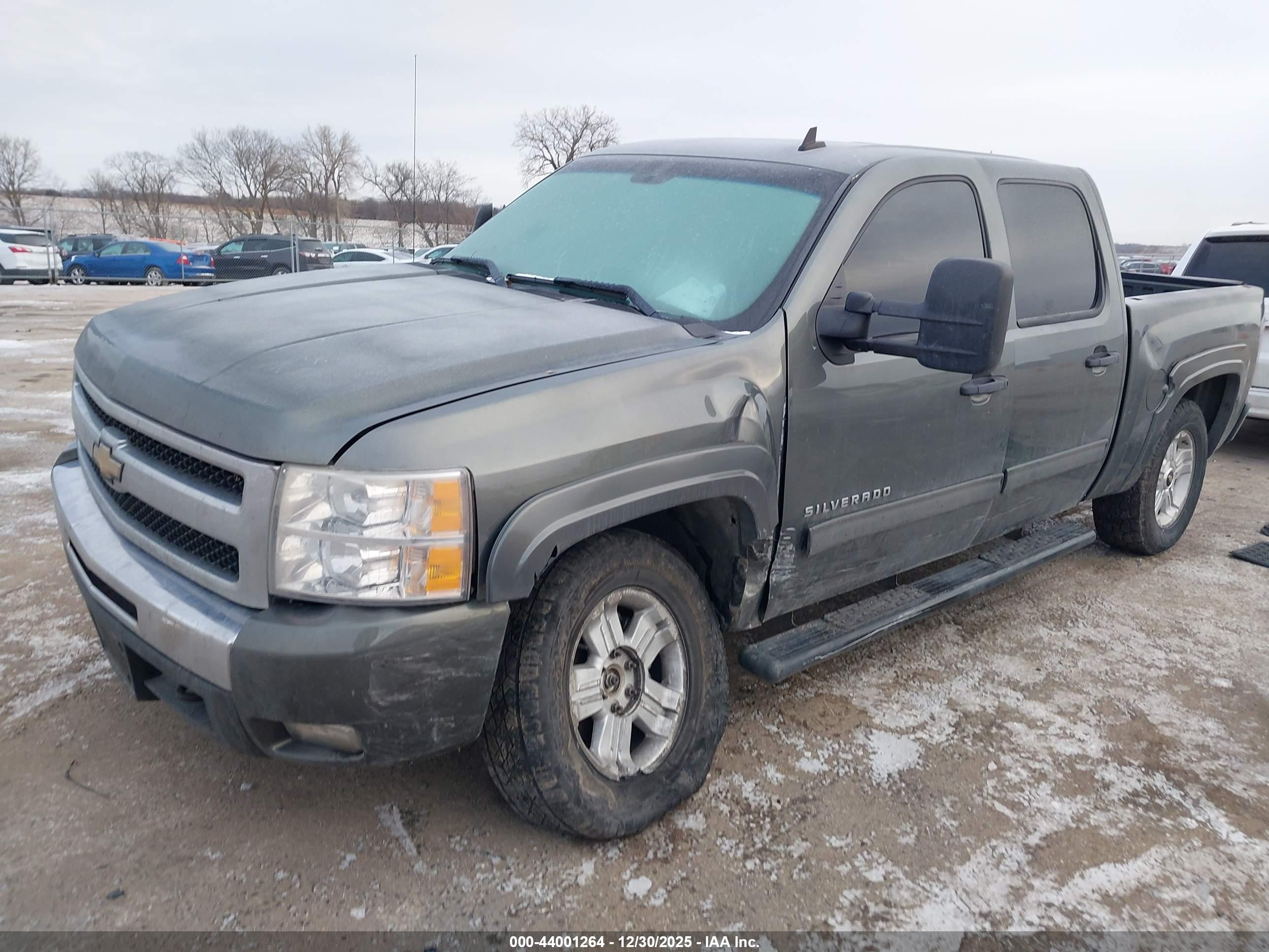 CHEVROLET SILVERADO image 2