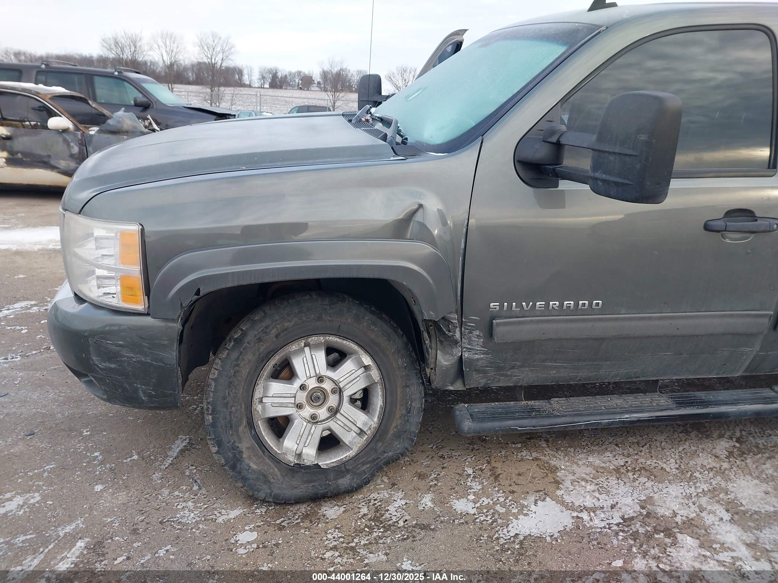 CHEVROLET SILVERADO image 6