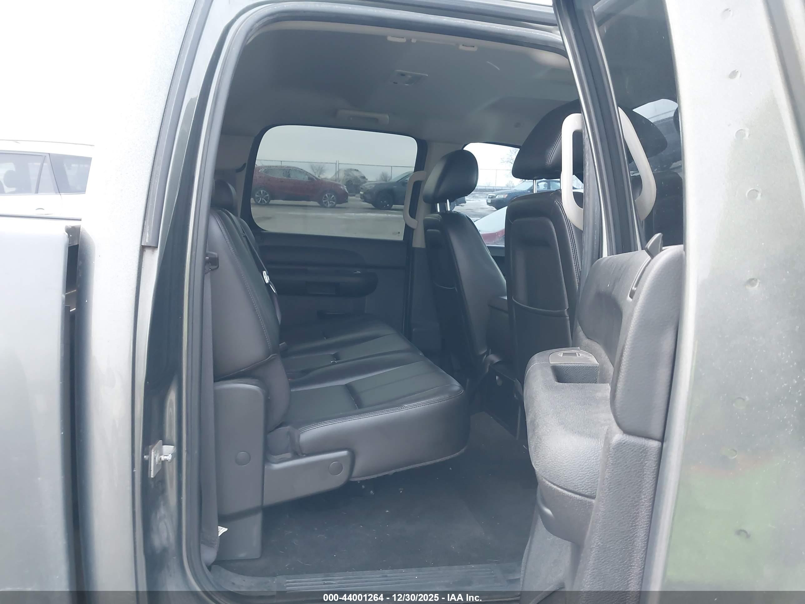 CHEVROLET SILVERADO image 8