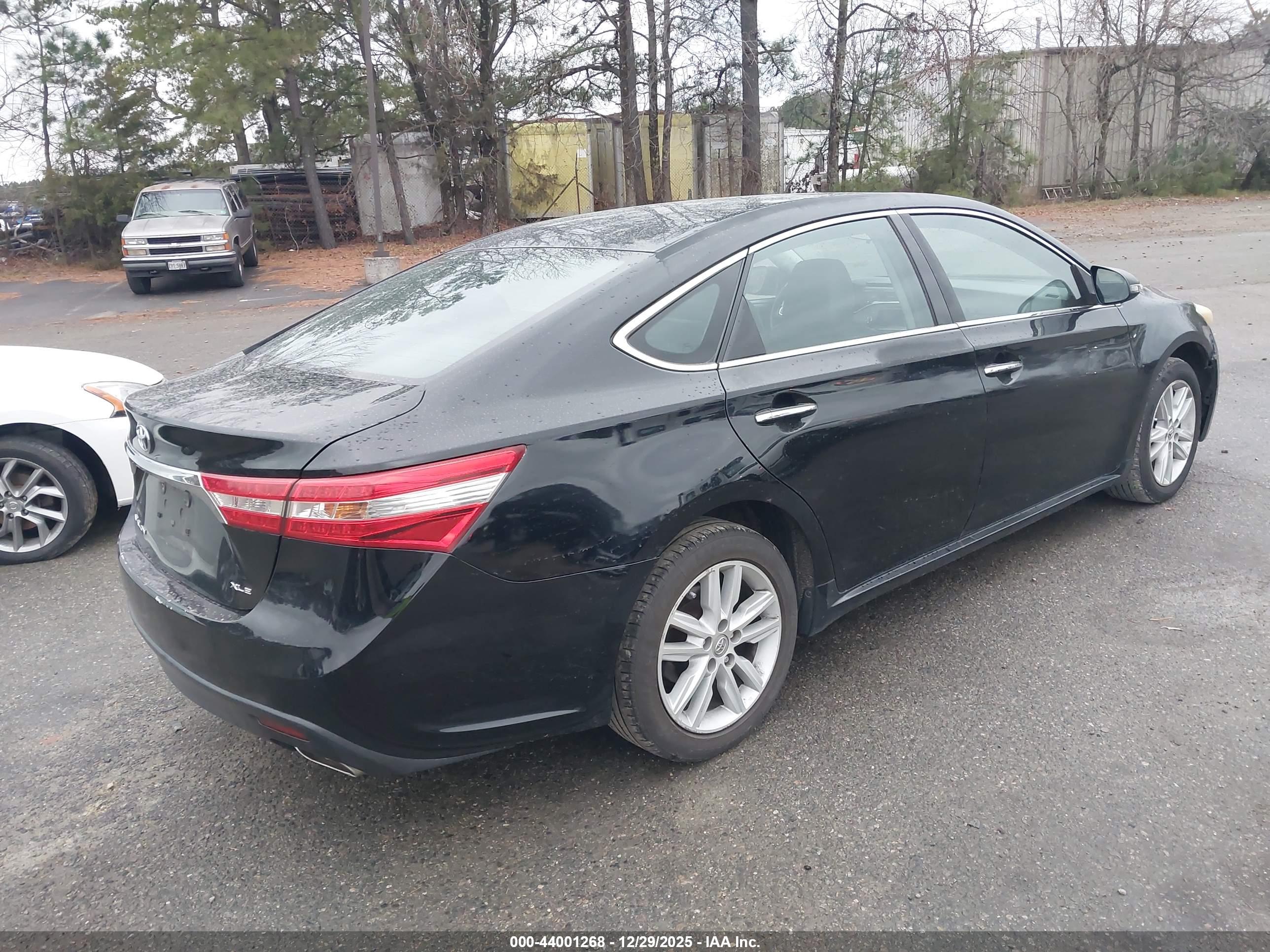 TOYOTA AVALON image 4