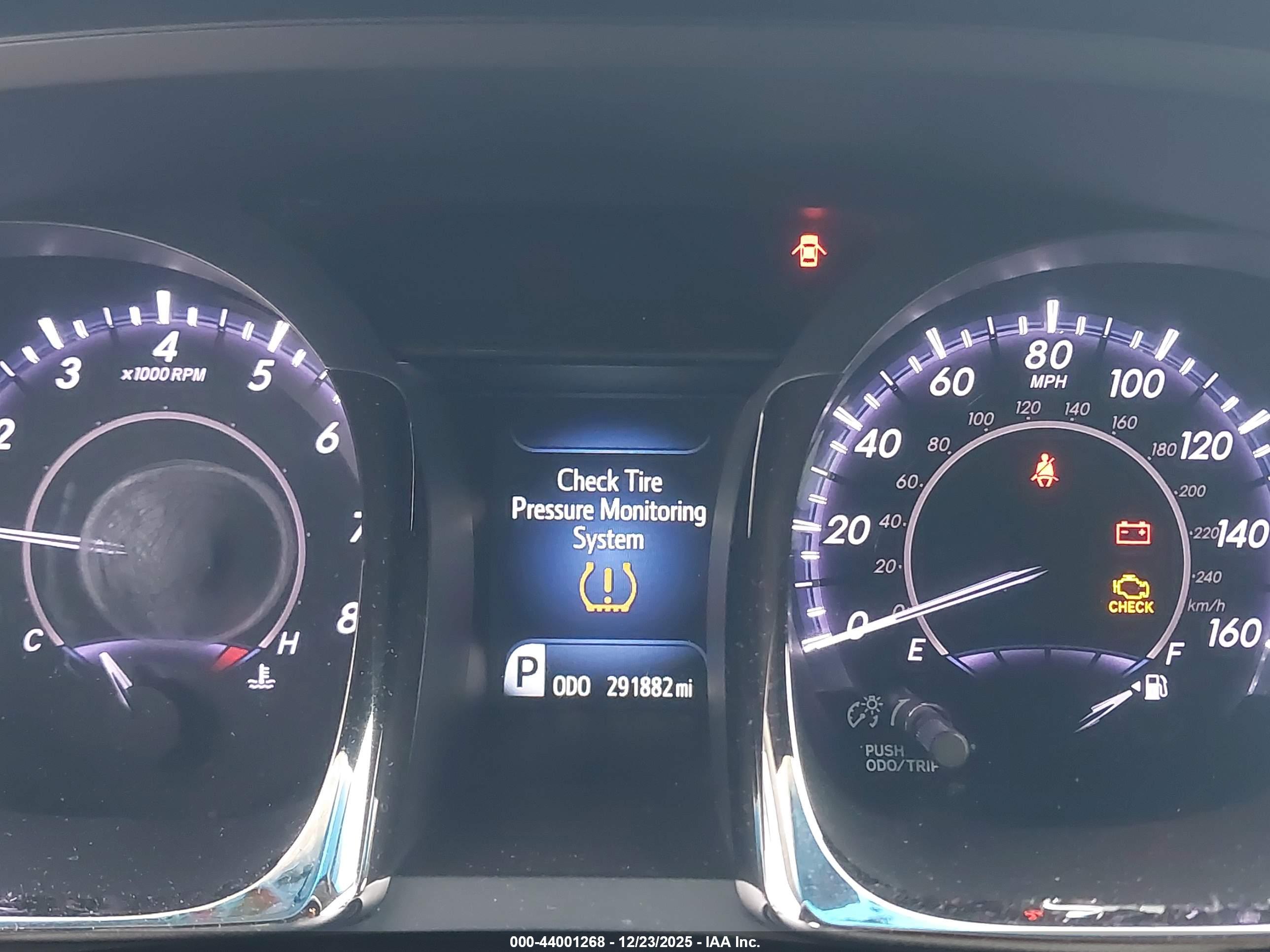 TOYOTA AVALON image 7