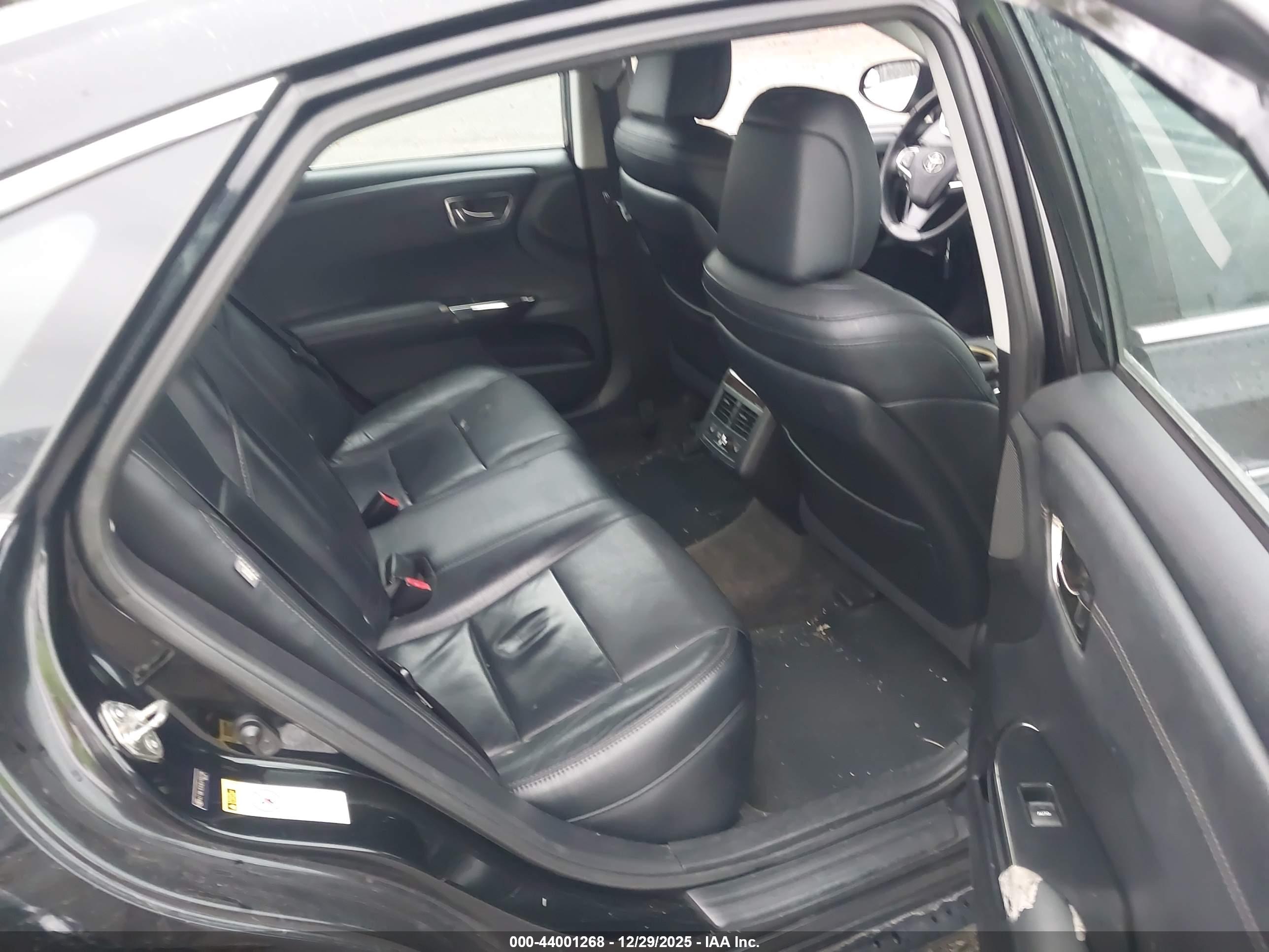 TOYOTA AVALON image 8