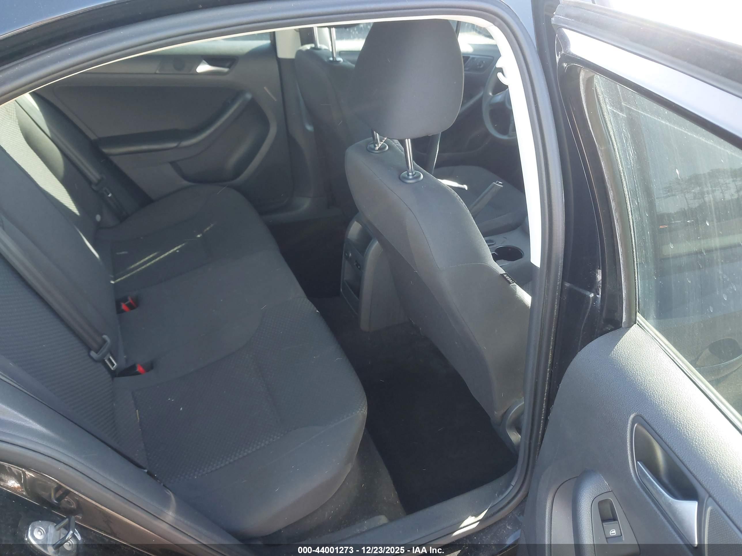 VOLKSWAGEN JETTA image 8