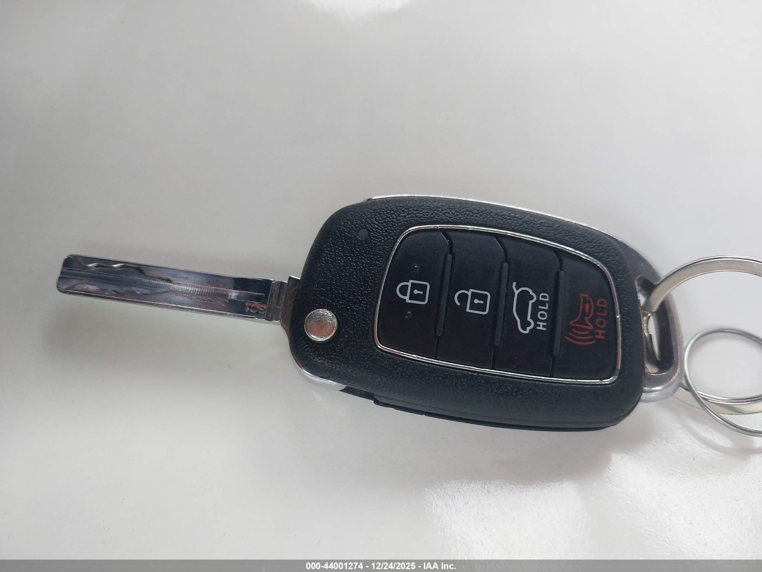 HYUNDAI TUCSON image 11