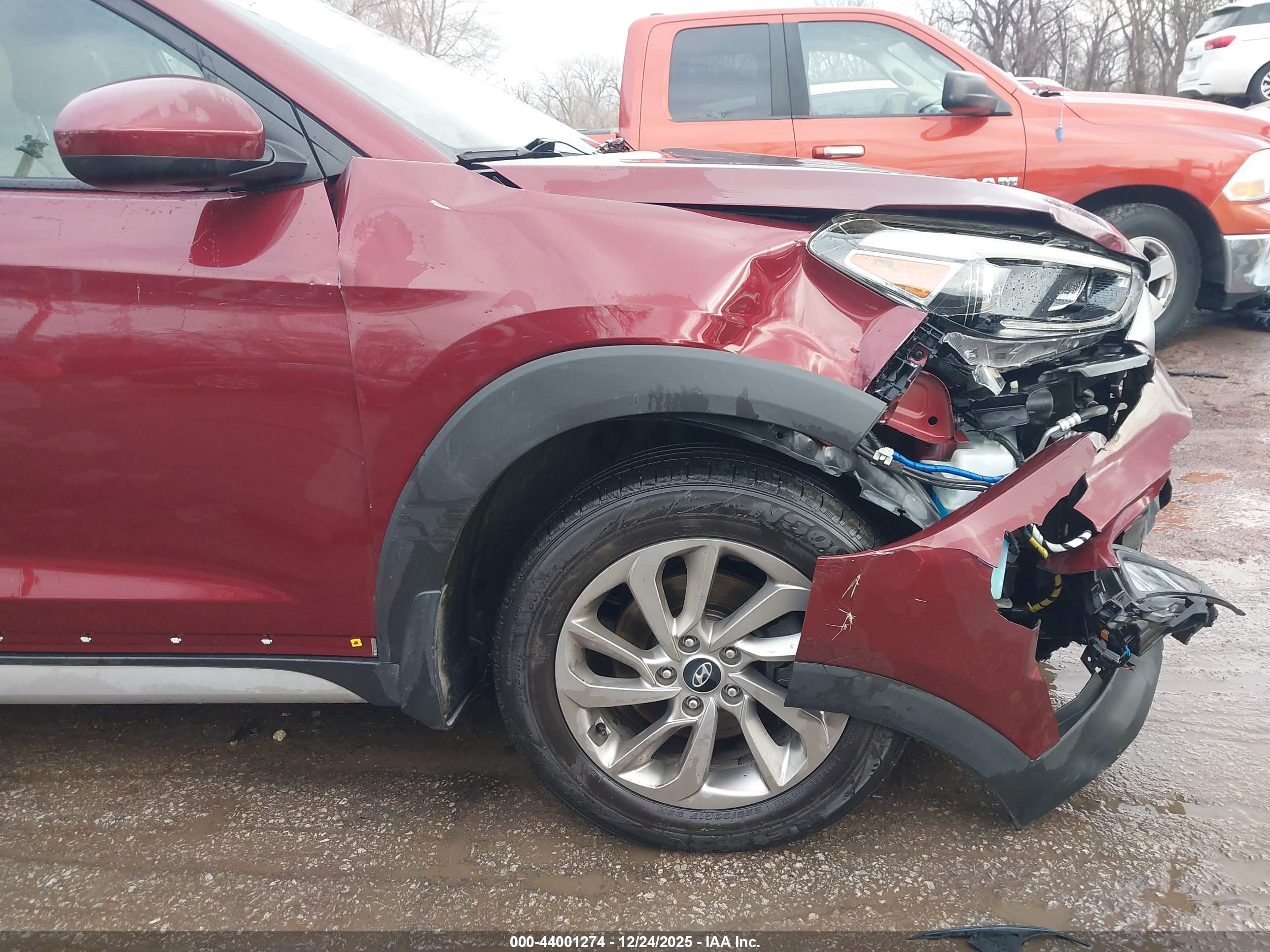 HYUNDAI TUCSON image 6