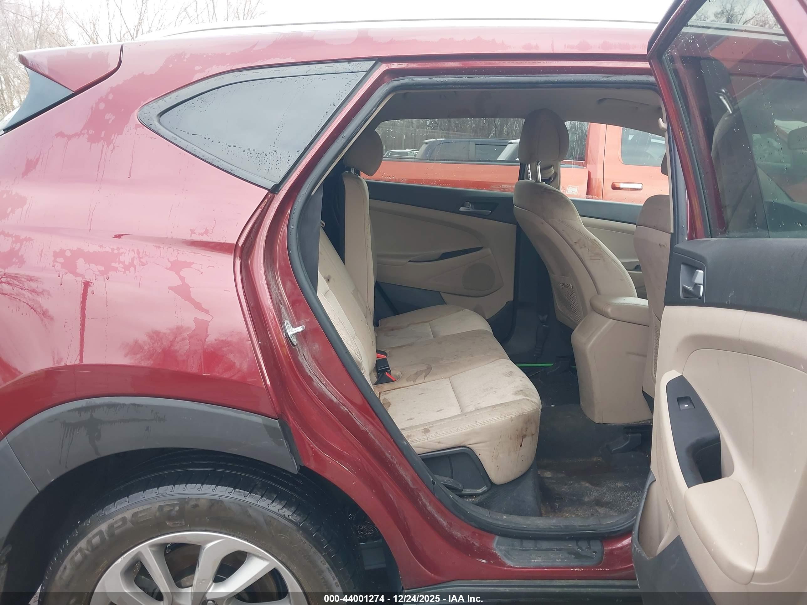 HYUNDAI TUCSON image 8