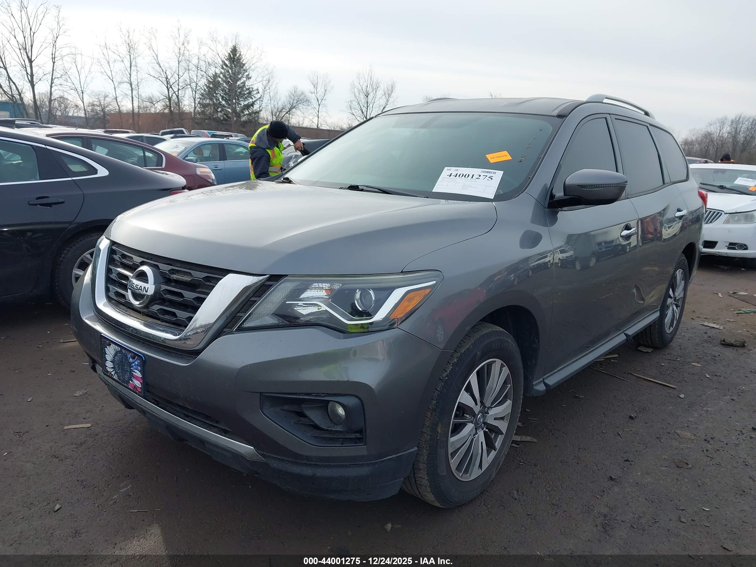 NISSAN PATHFINDER image 2
