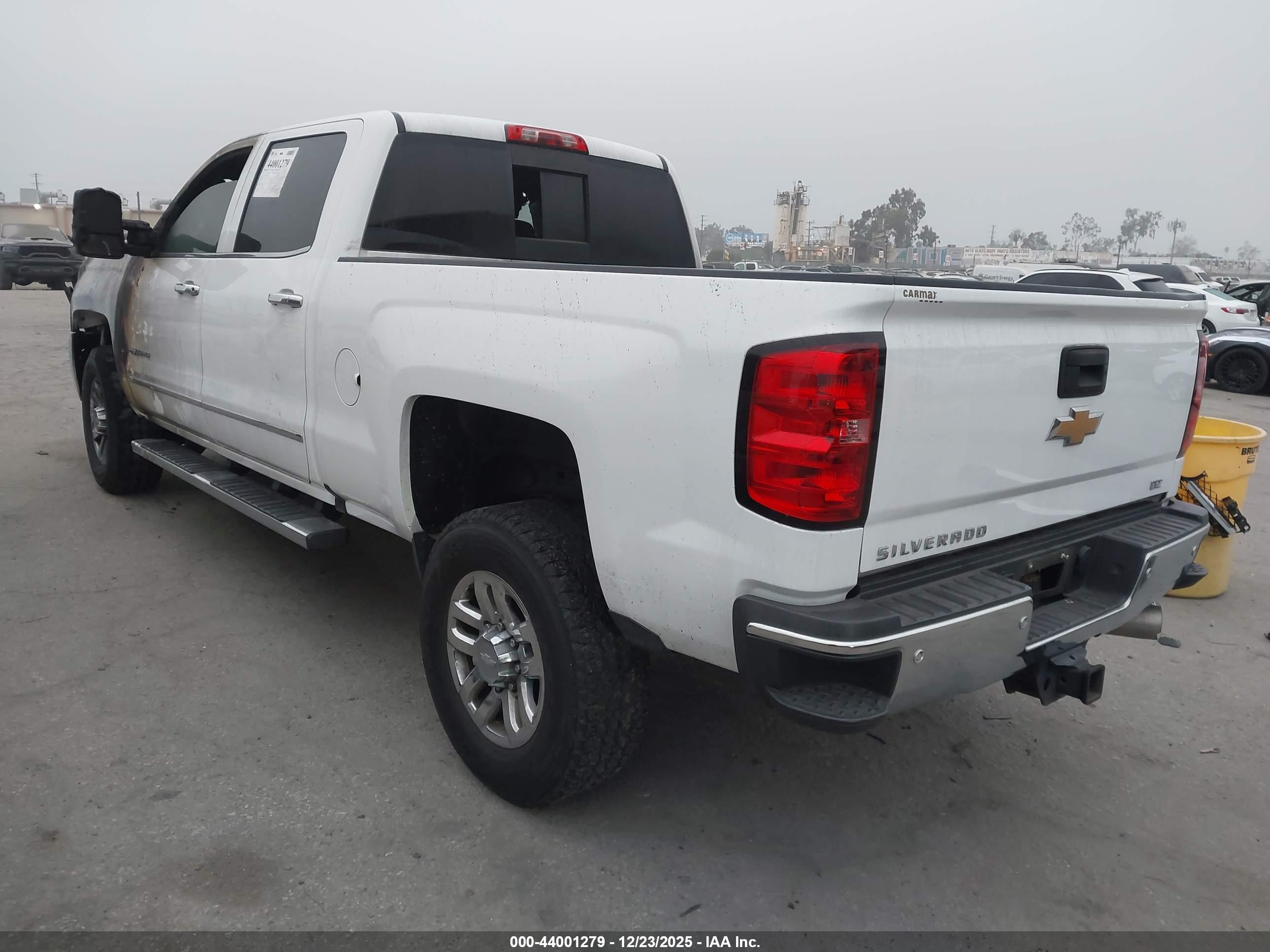 CHEVROLET SILVERADO image 3