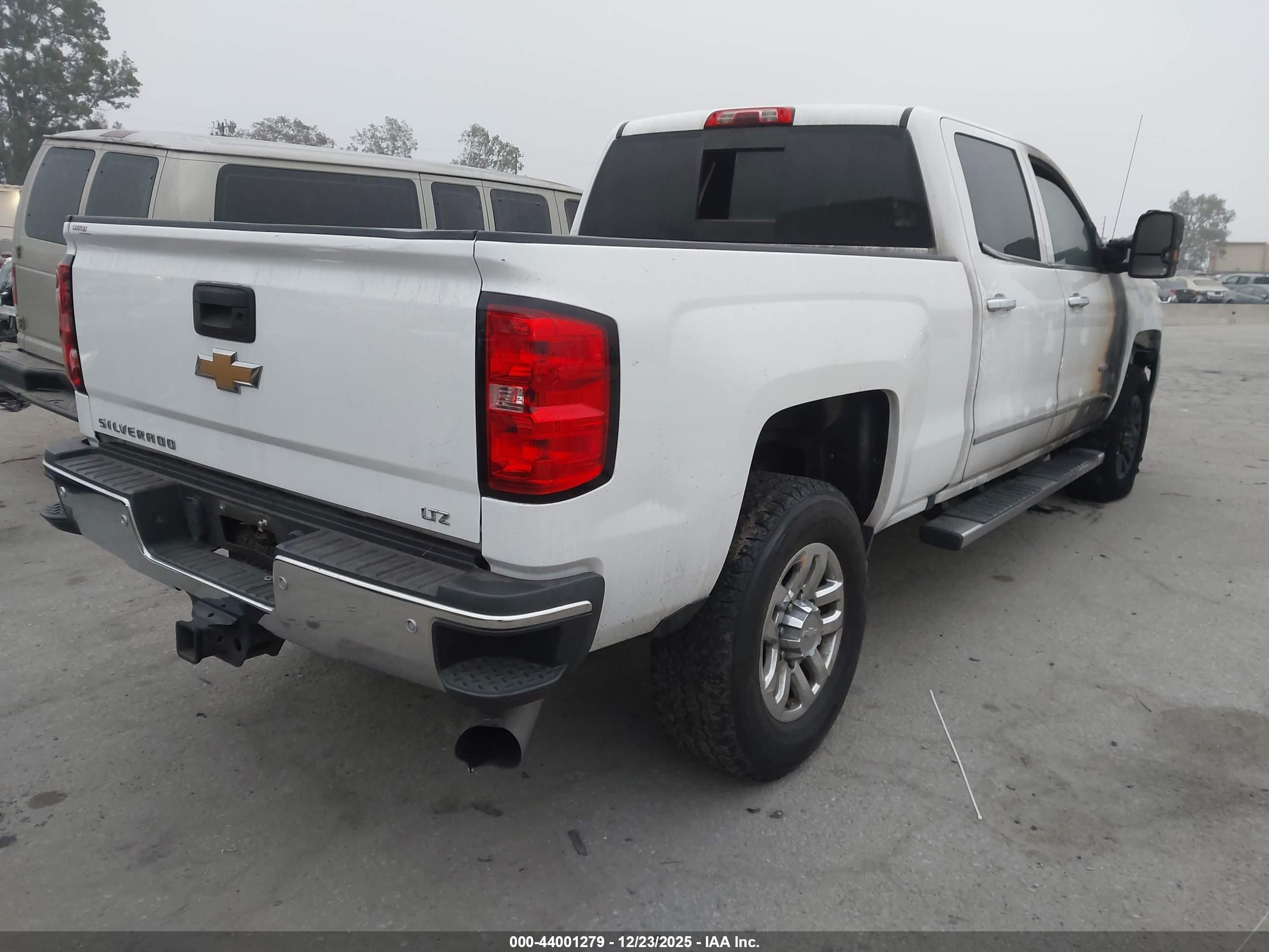 CHEVROLET SILVERADO image 4
