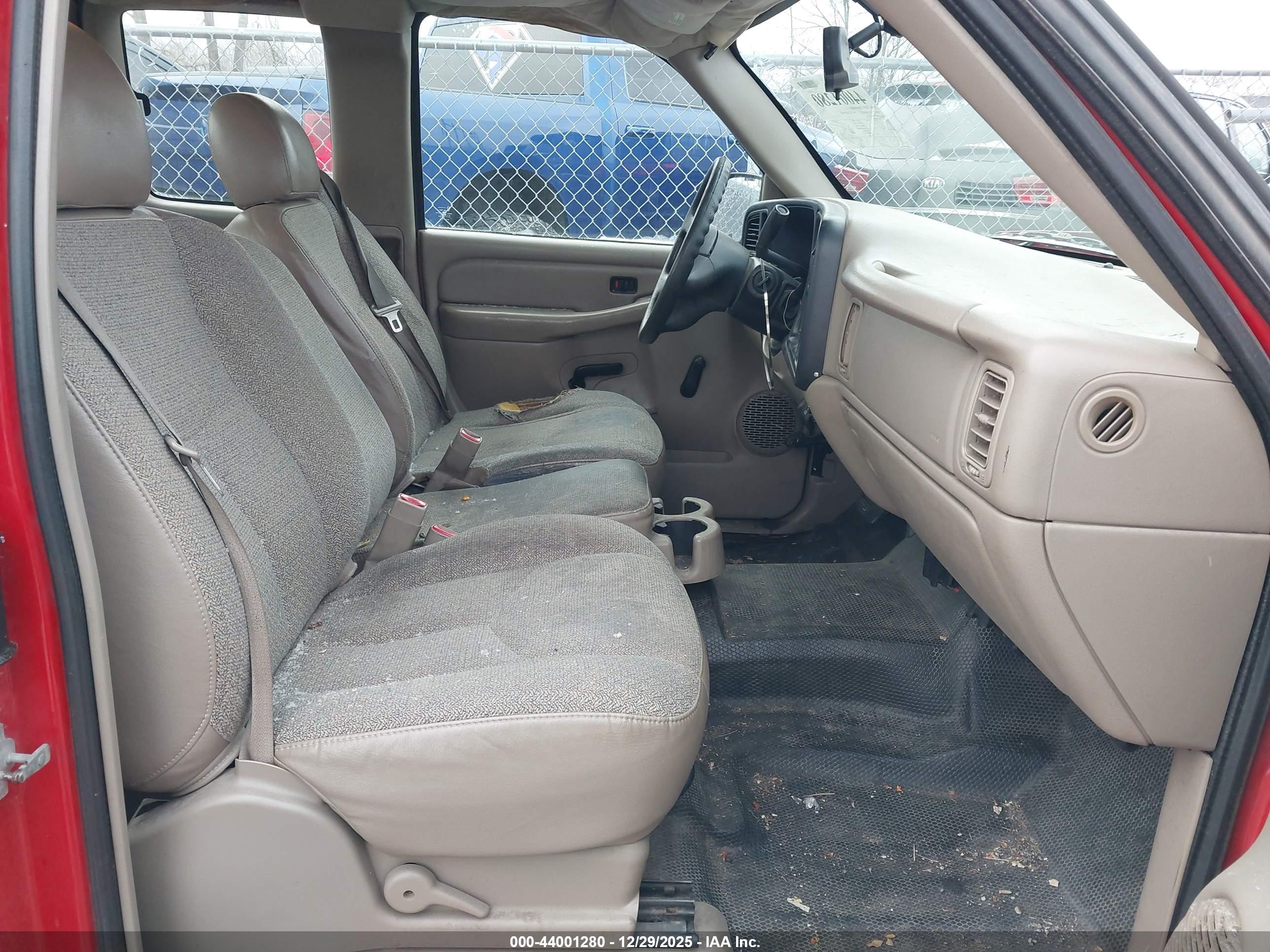 CHEVROLET SILVERADO image 5