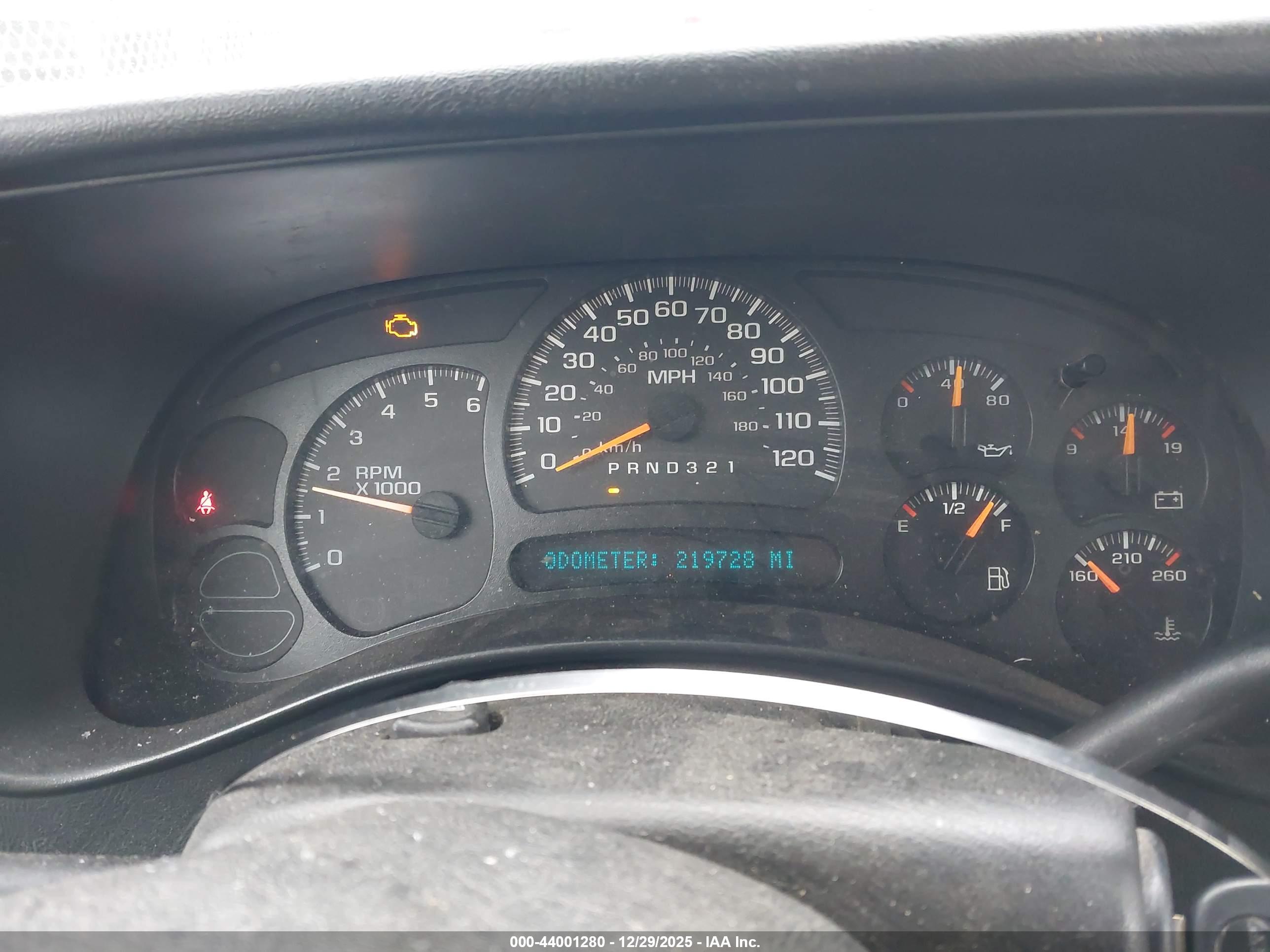 CHEVROLET SILVERADO image 7