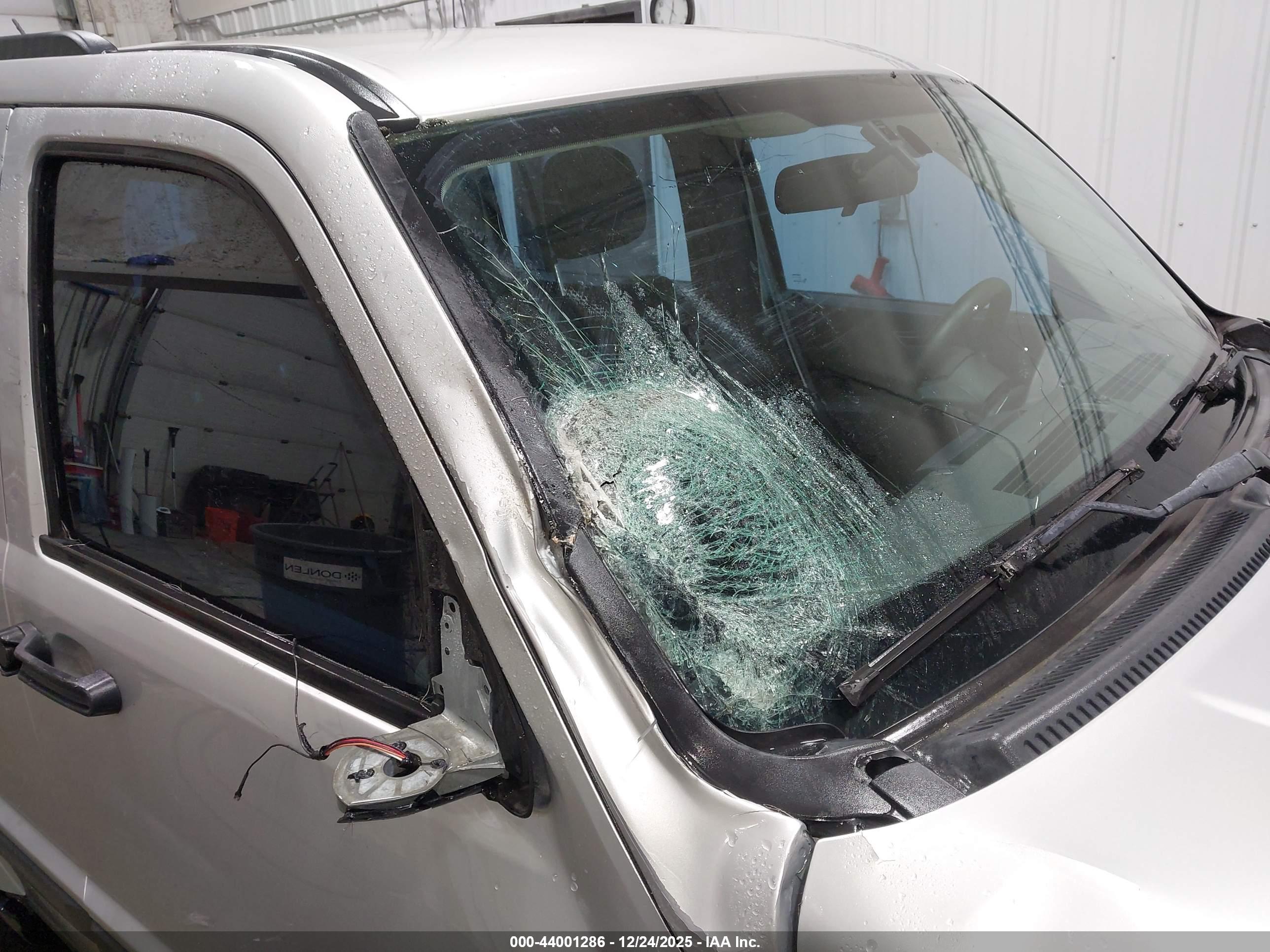 JEEP LIBERTY image 6