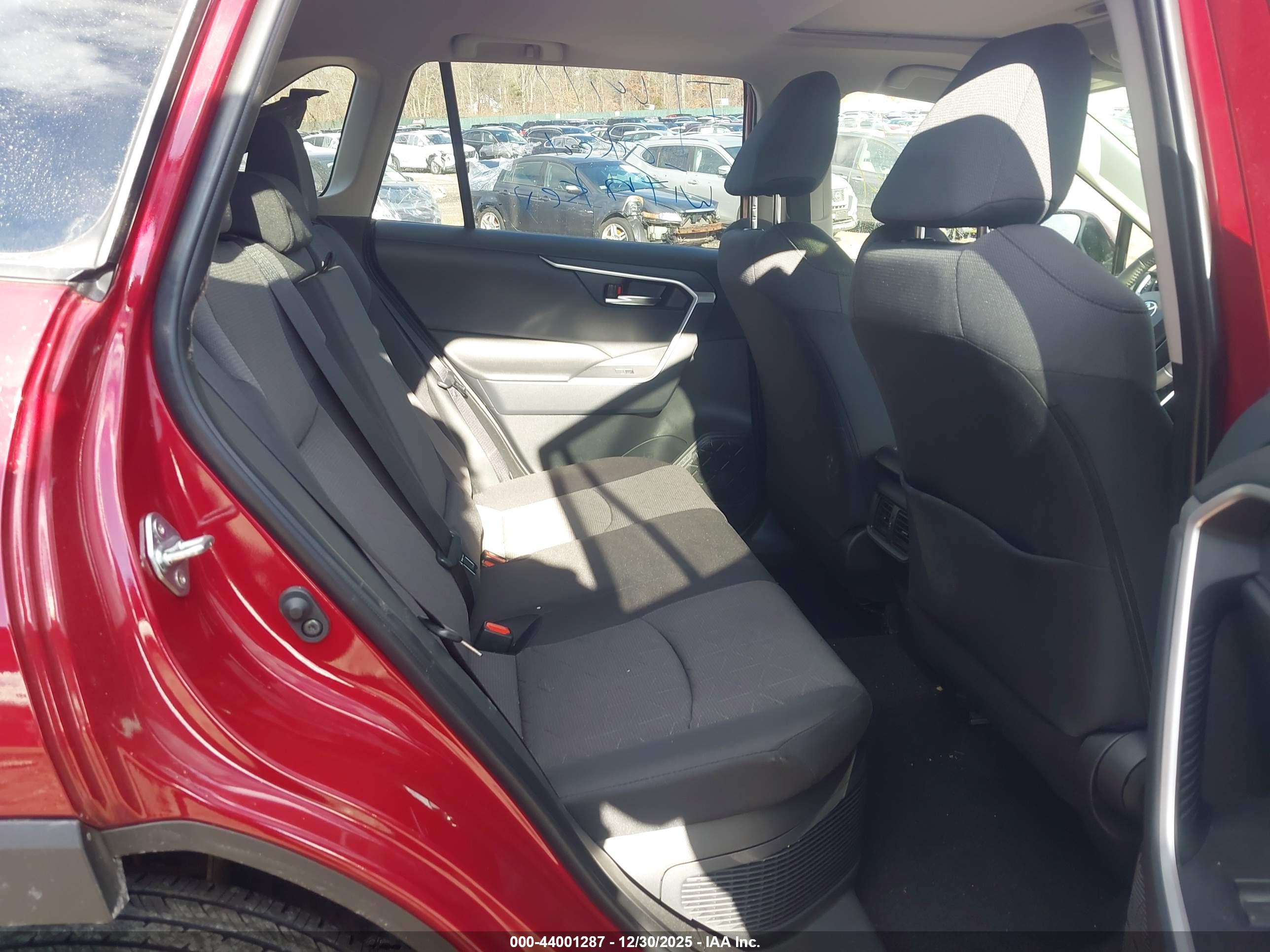 TOYOTA RAV4 image 8