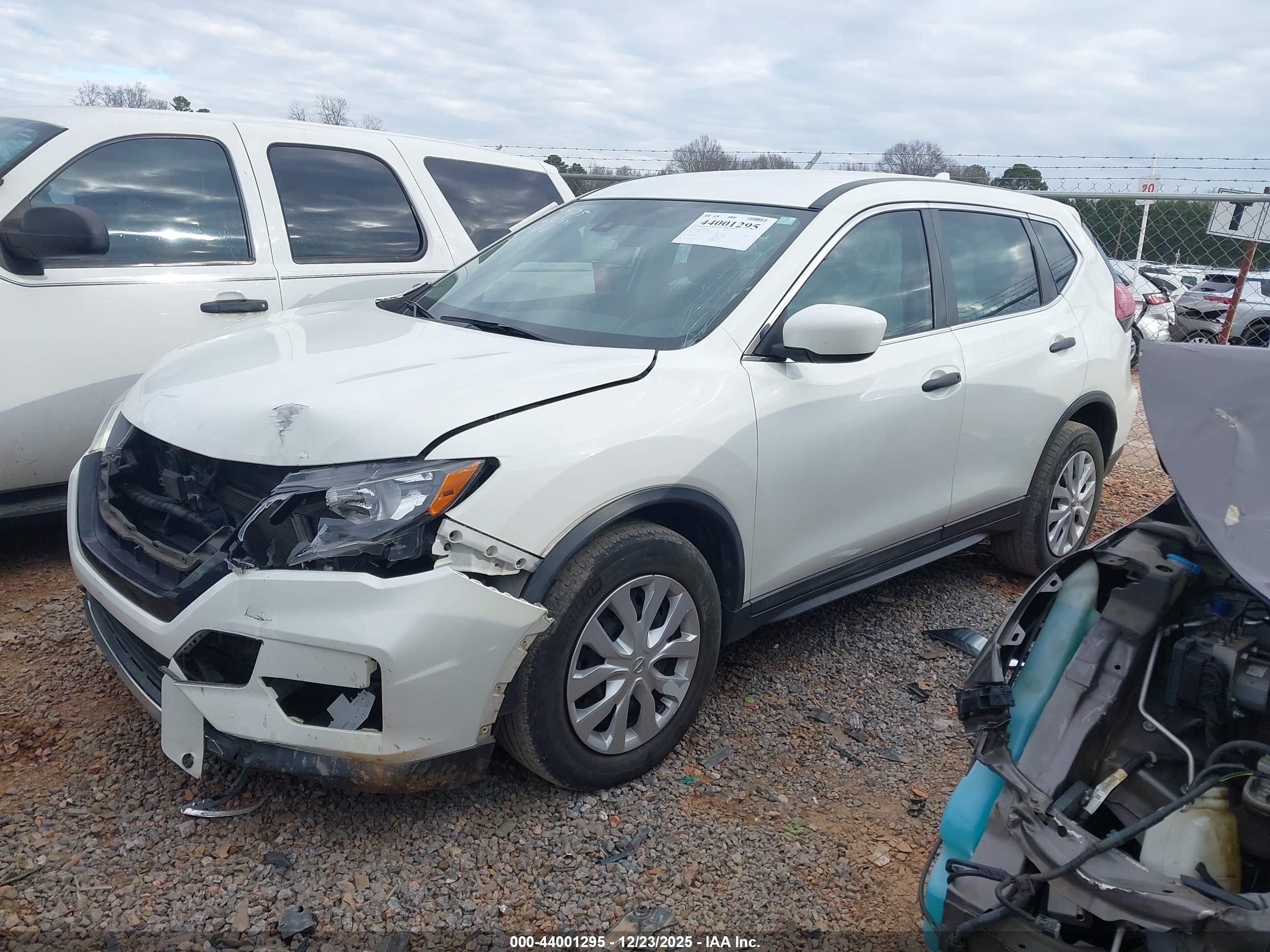 NISSAN ROGUE image 2
