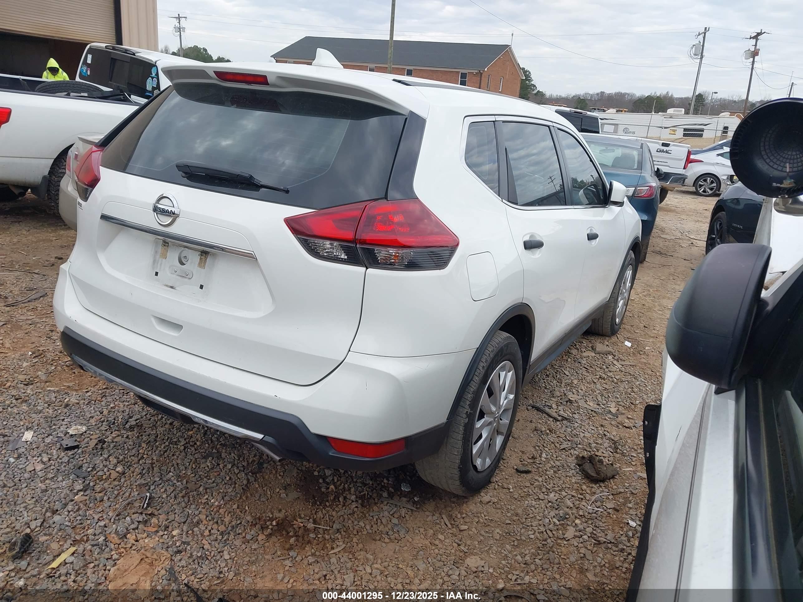NISSAN ROGUE image 4