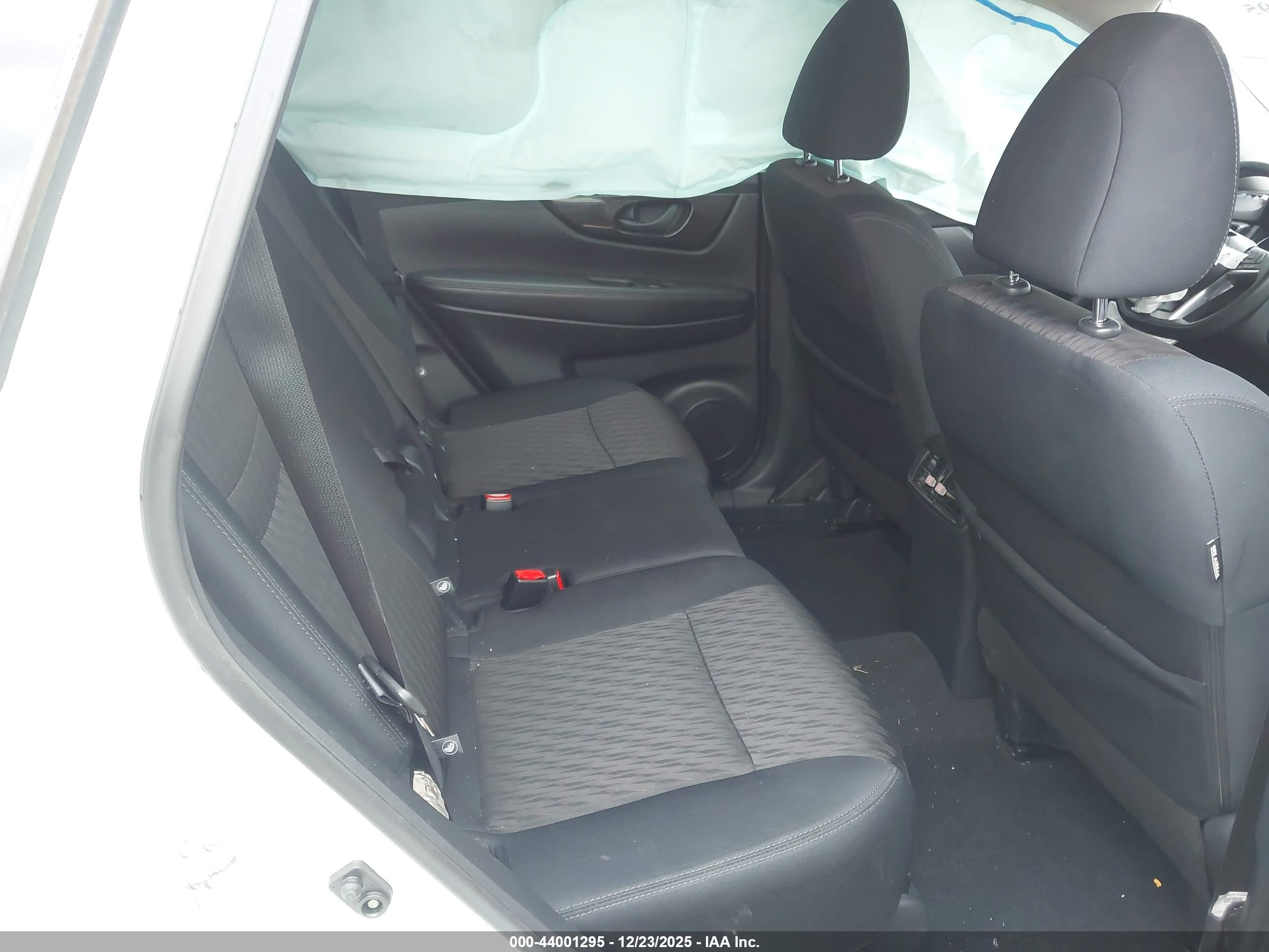 NISSAN ROGUE image 8