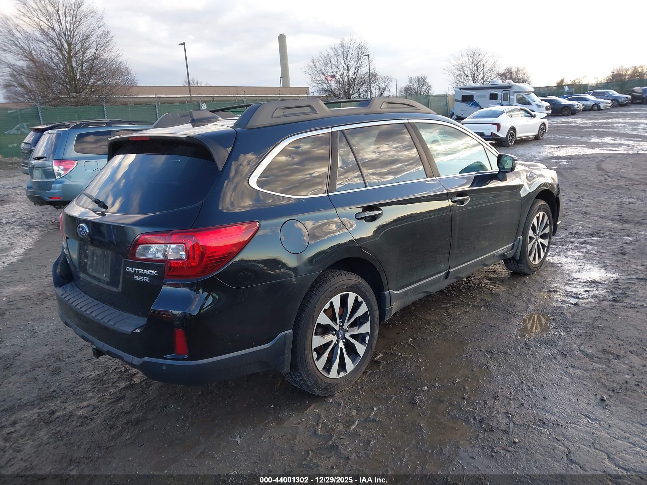 SUBARU OUTBACK image 4