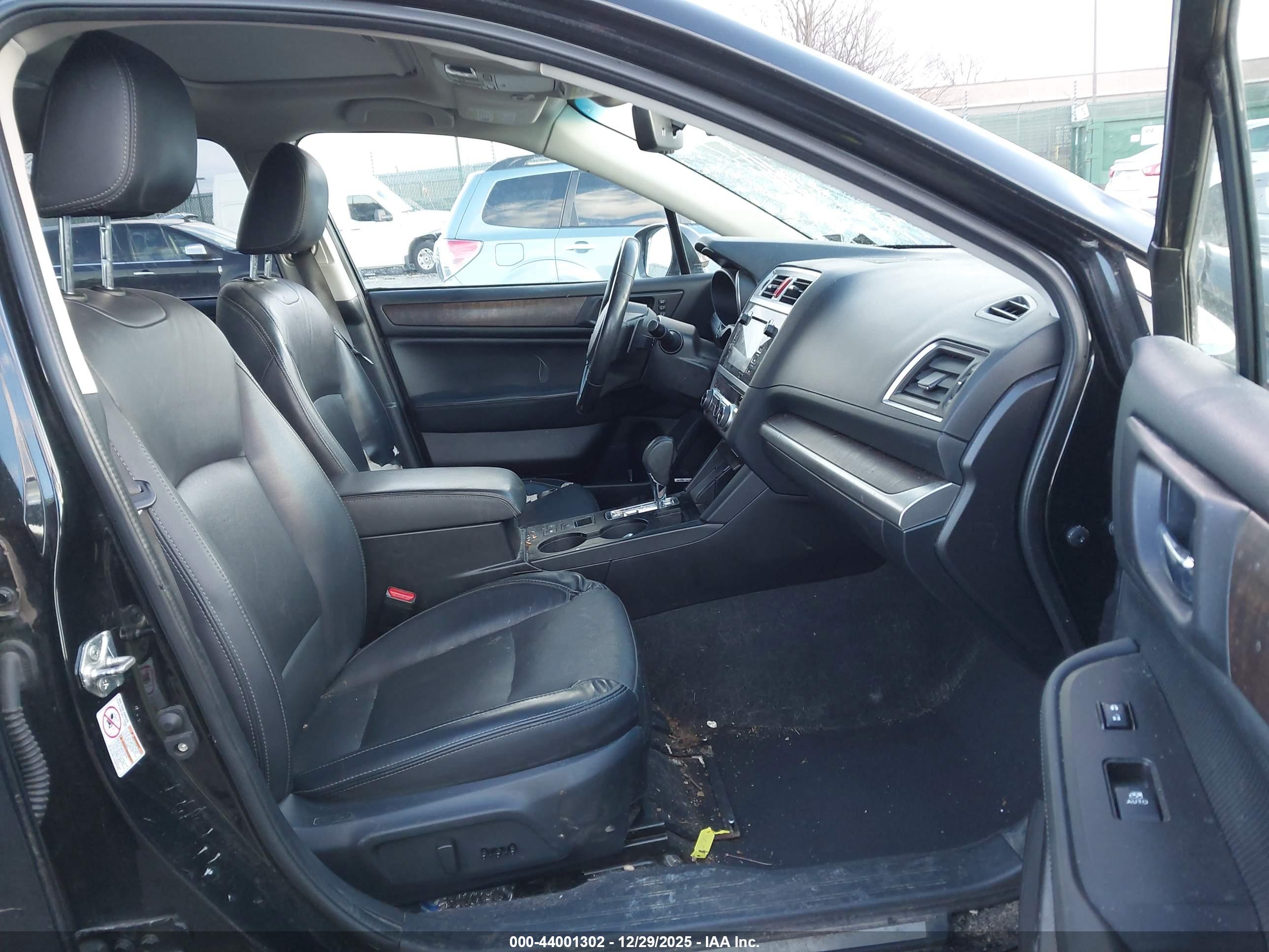 SUBARU OUTBACK image 5