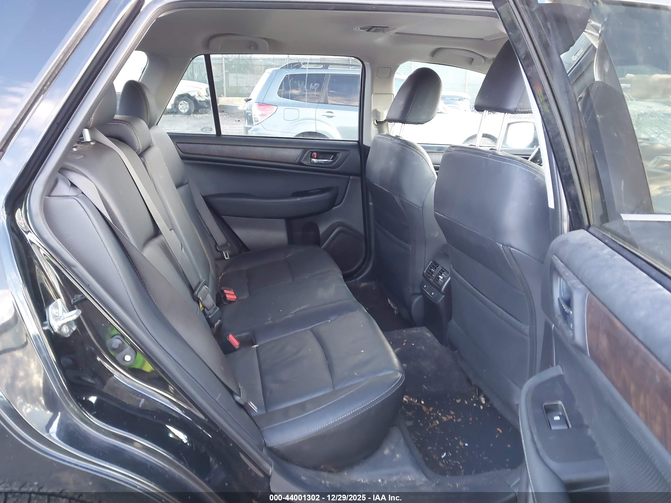 SUBARU OUTBACK image 8