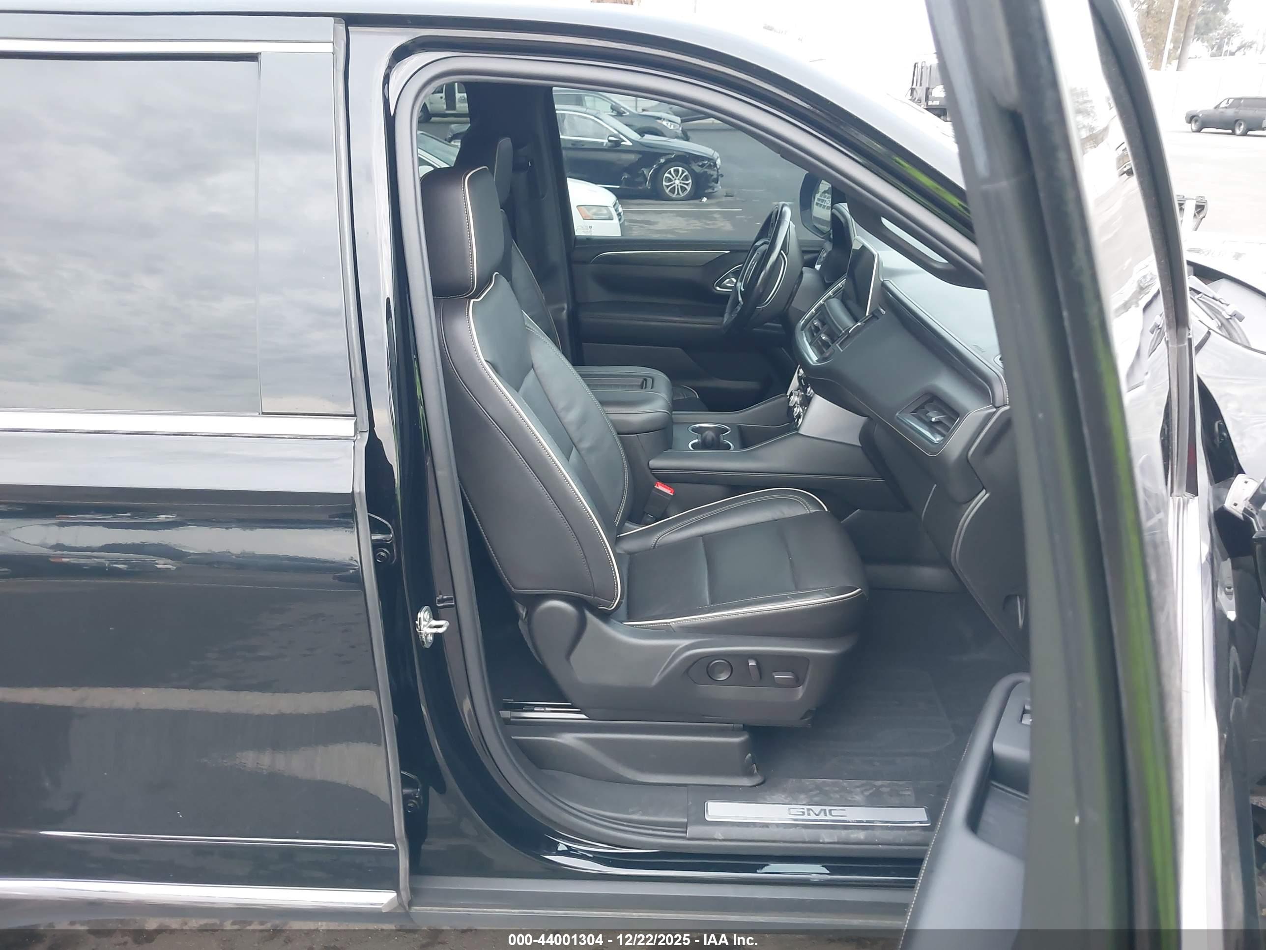 GMC YUKON image 5