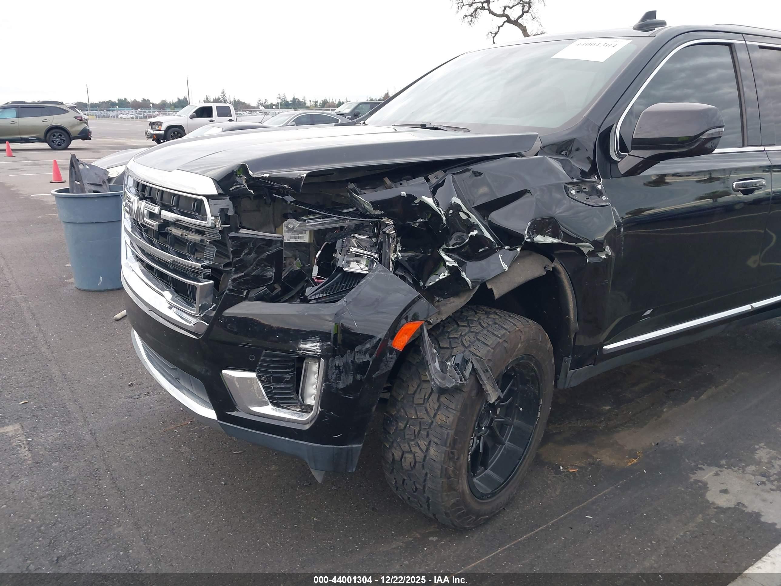 GMC YUKON image 6