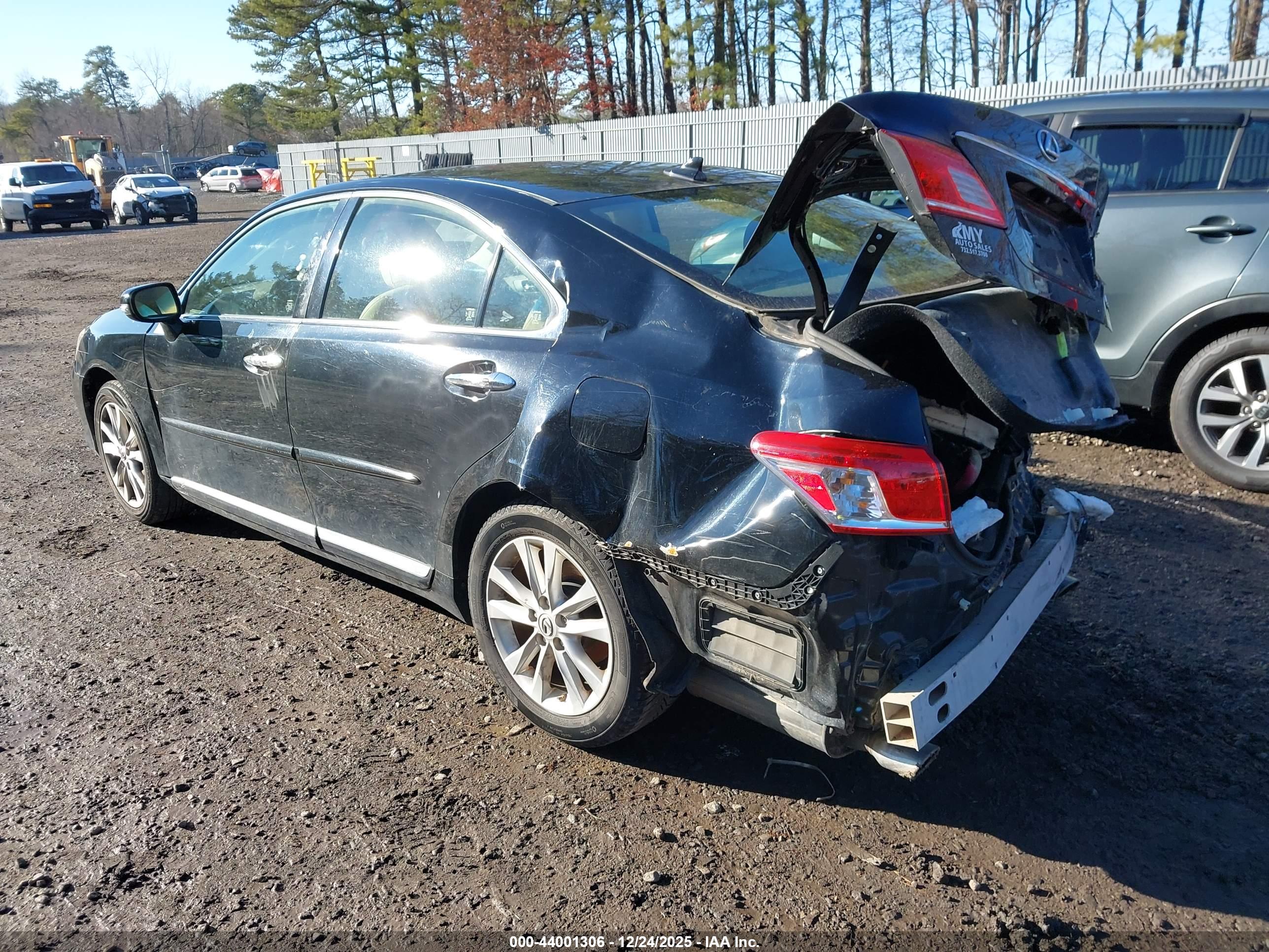 LEXUS ES image 3