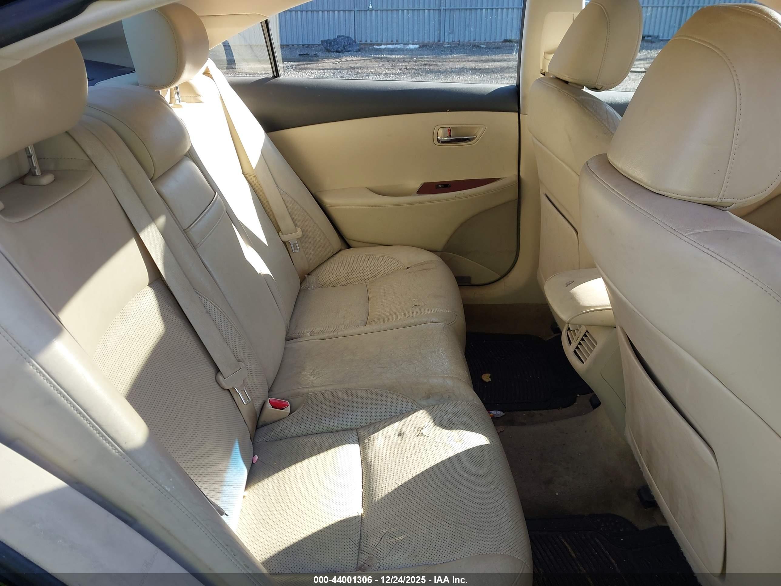 LEXUS ES image 8