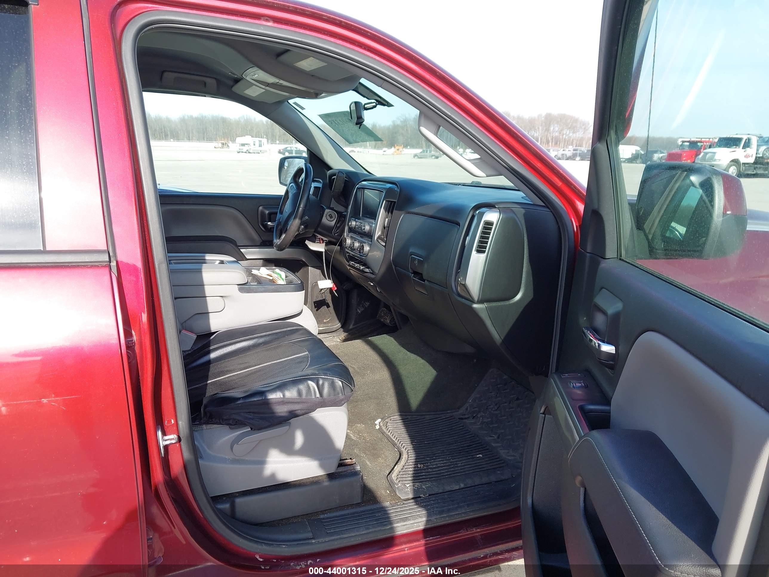 CHEVROLET SILVERADO image 5
