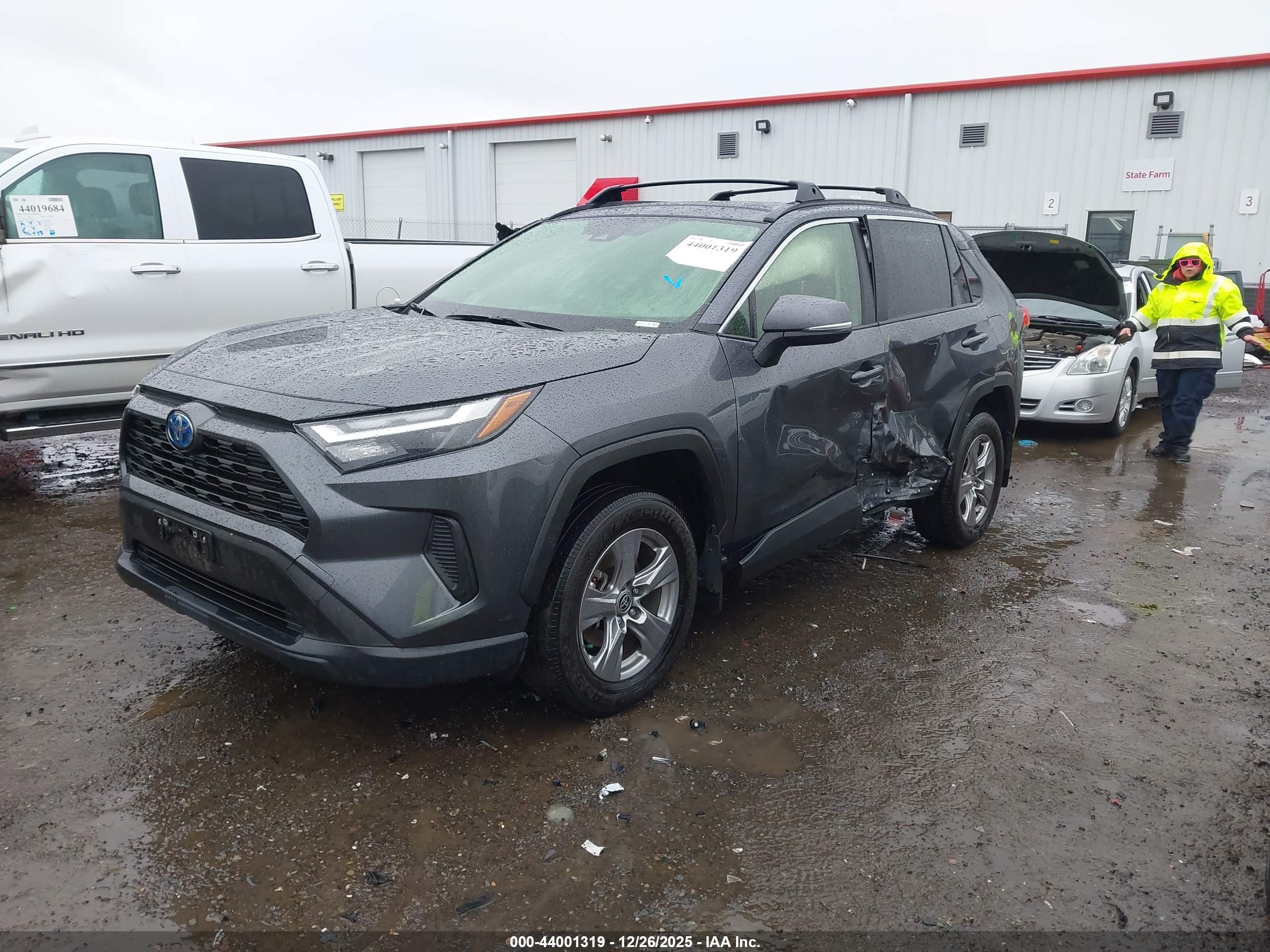 TOYOTA RAV4 image 2