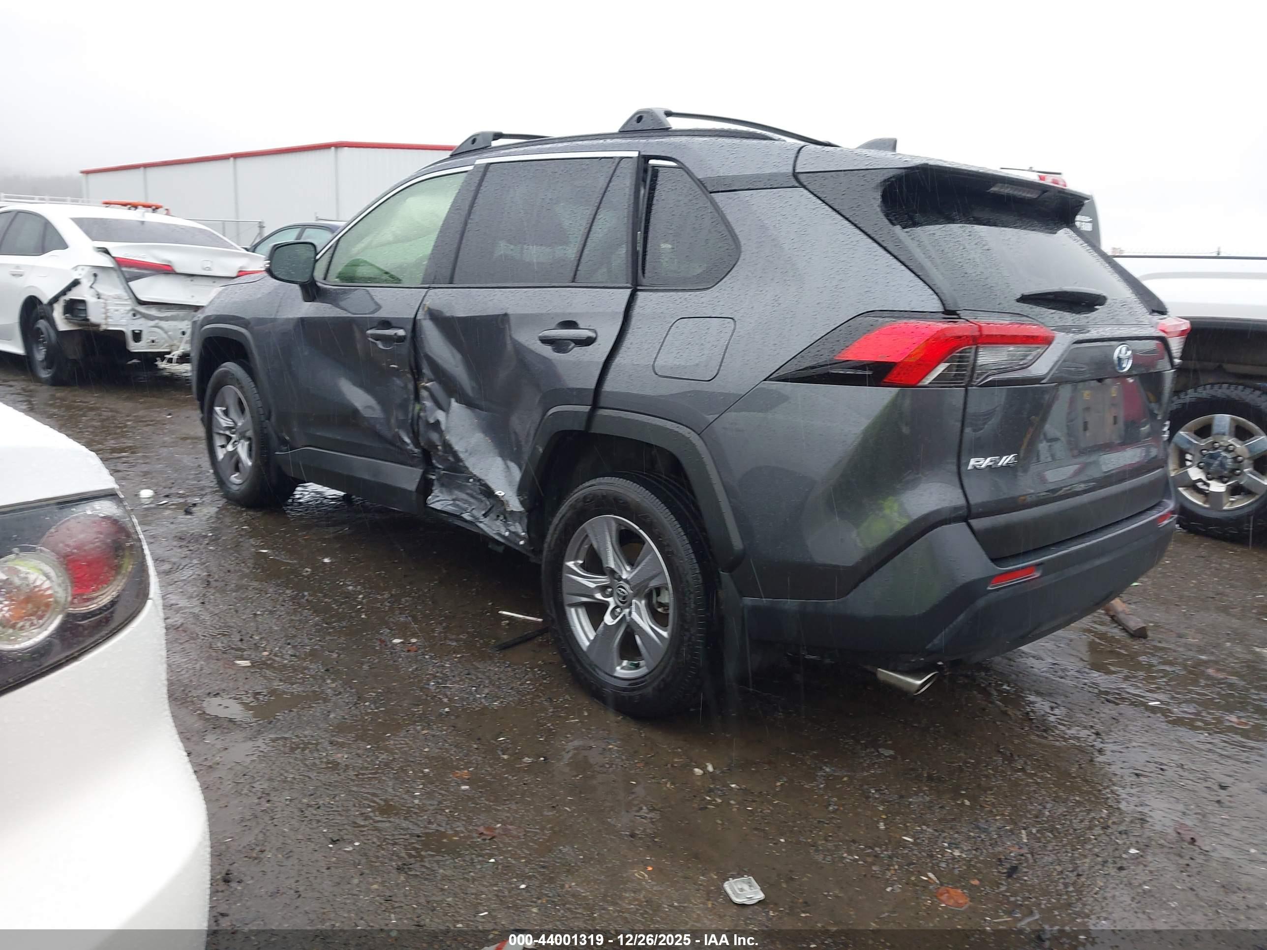 TOYOTA RAV4 image 3