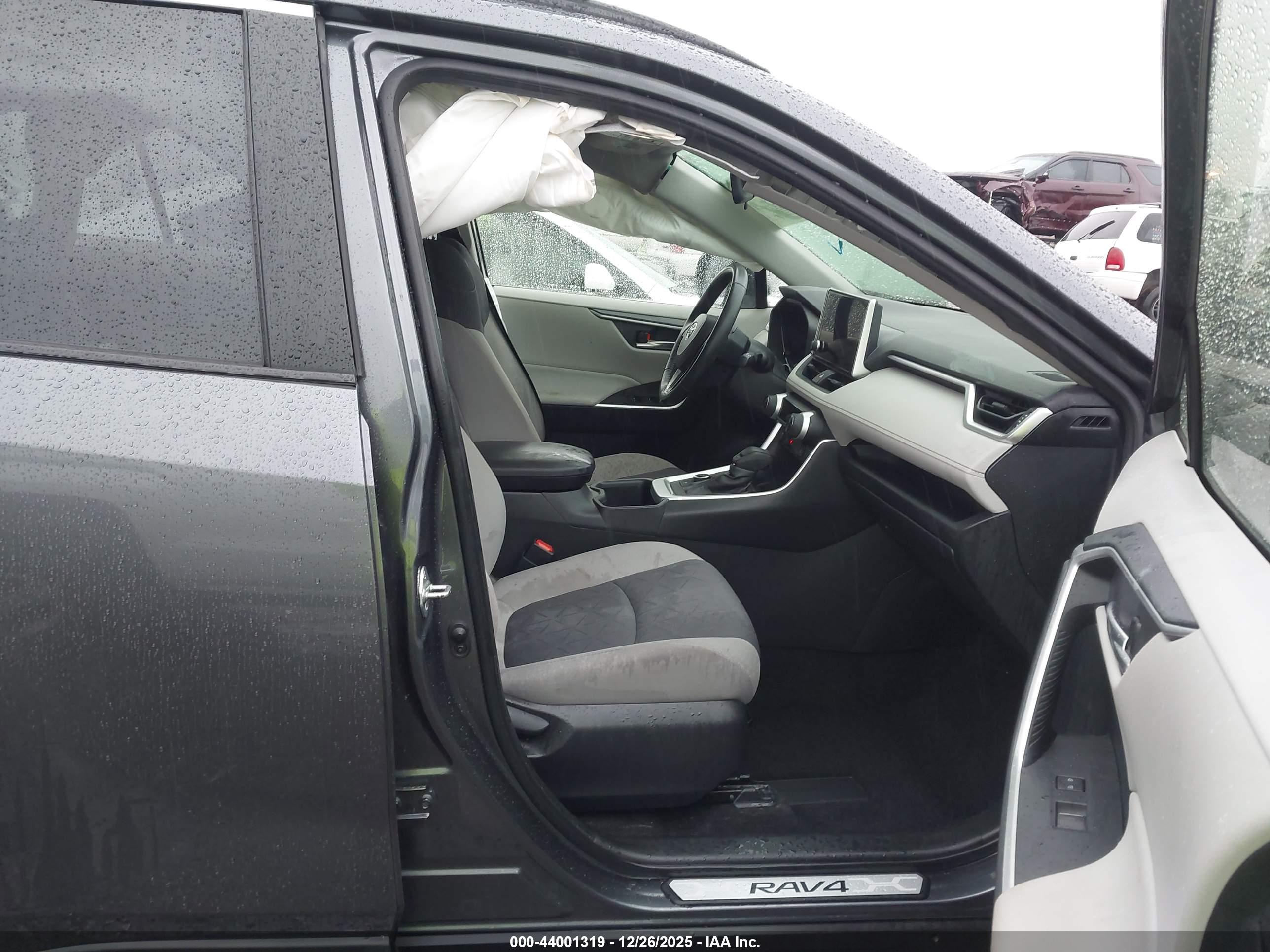 TOYOTA RAV4 image 5