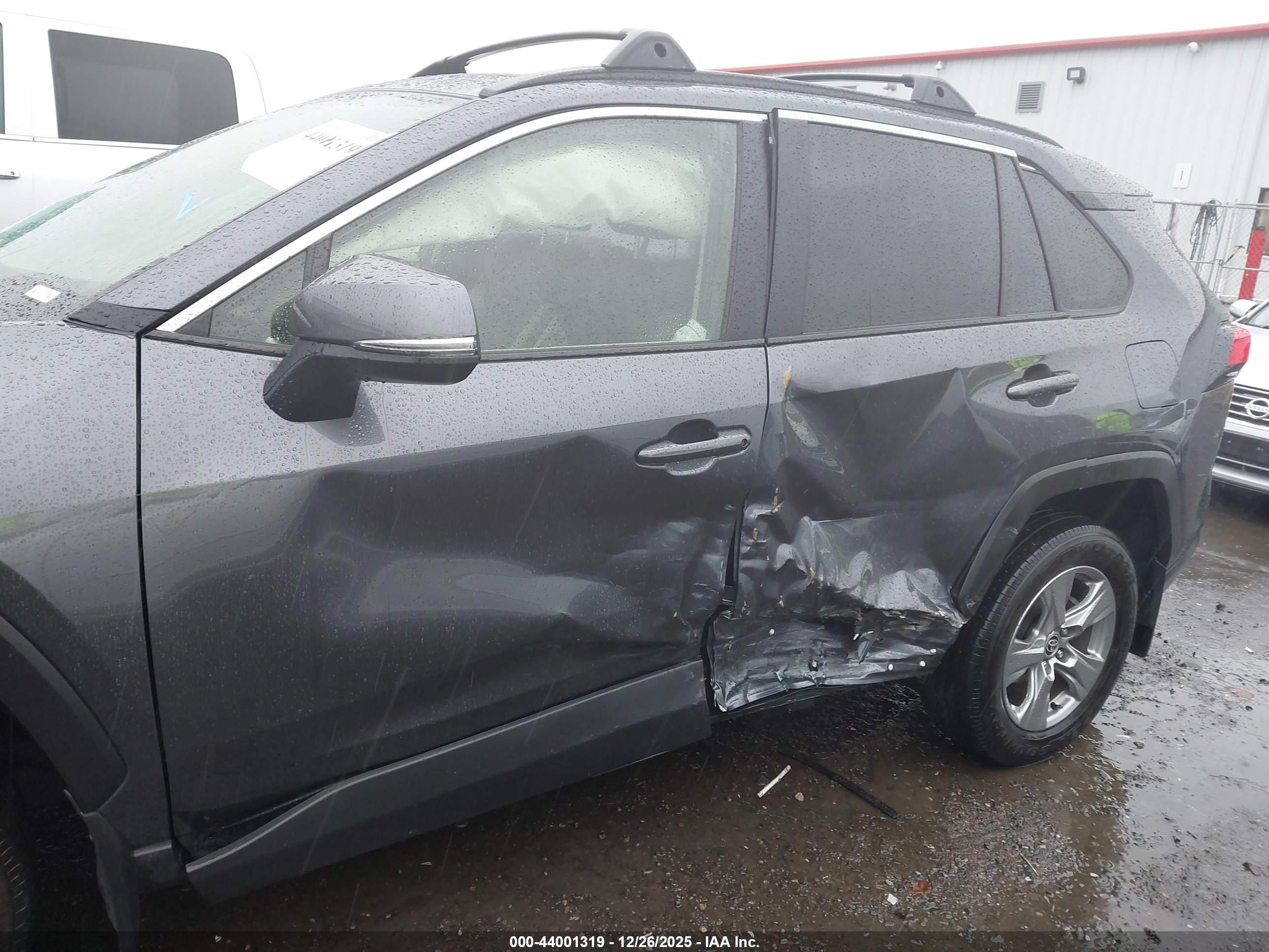 TOYOTA RAV4 image 6