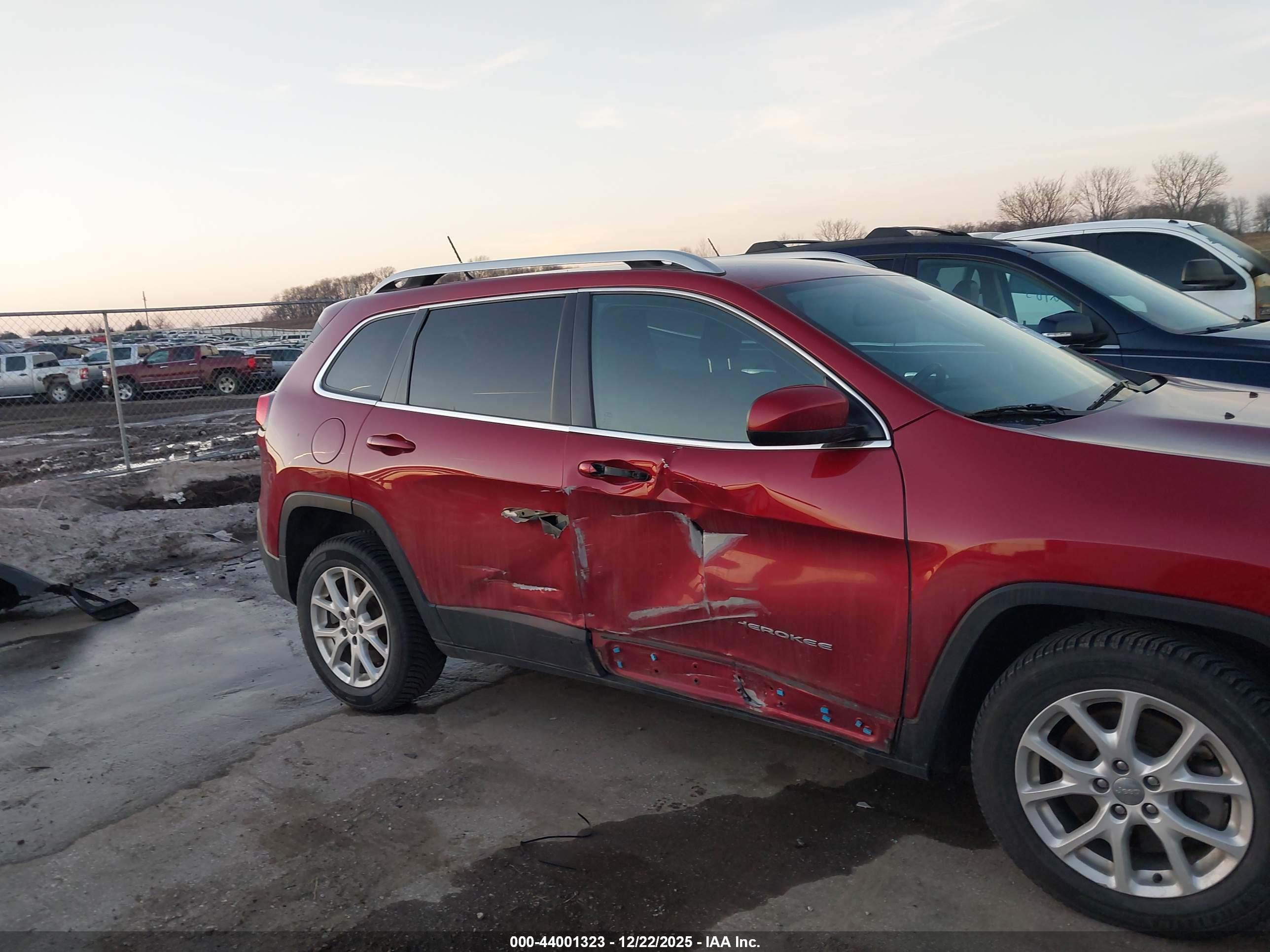 JEEP CHEROKEE image 6