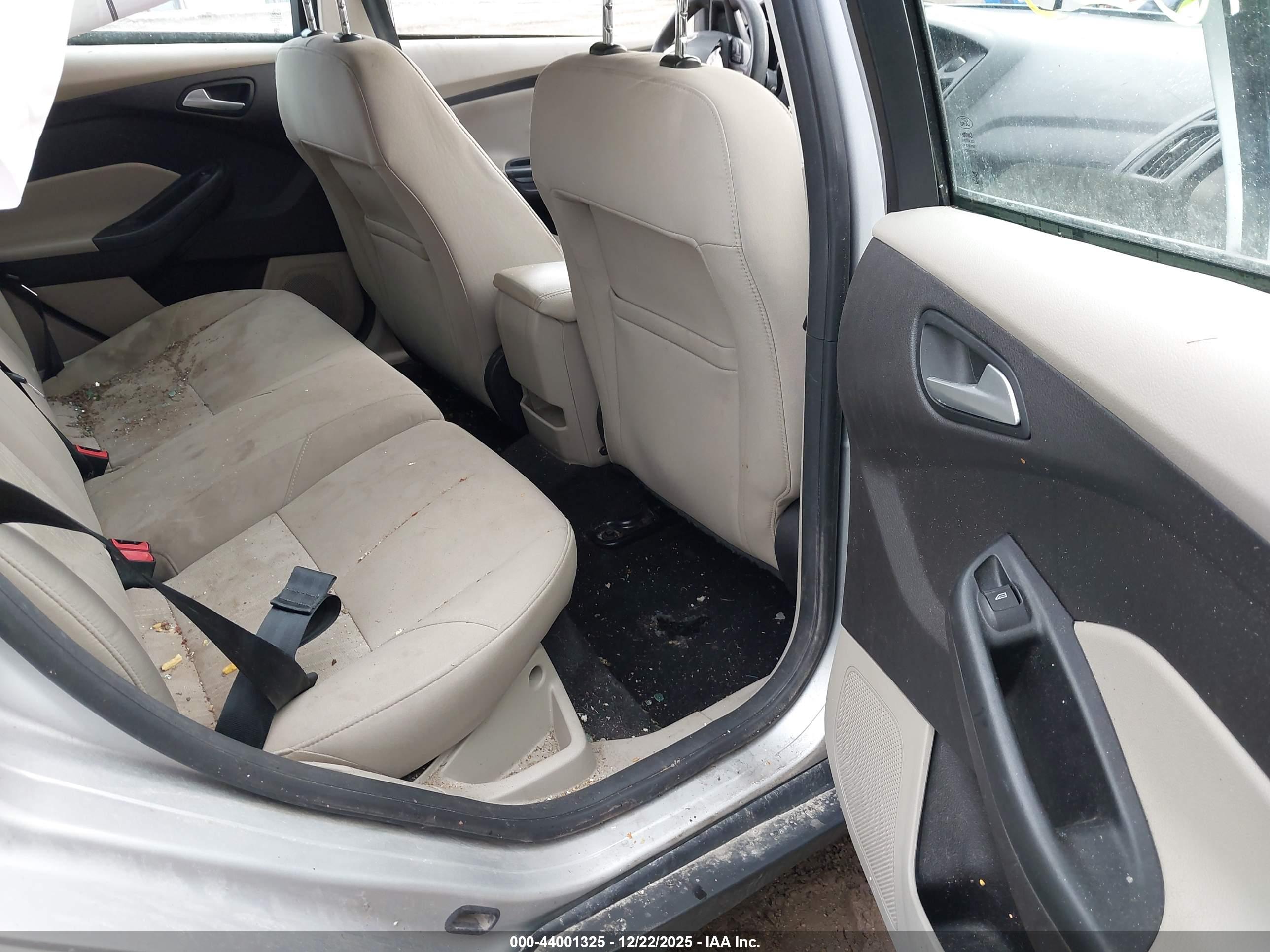 FORD FOCUS image 8