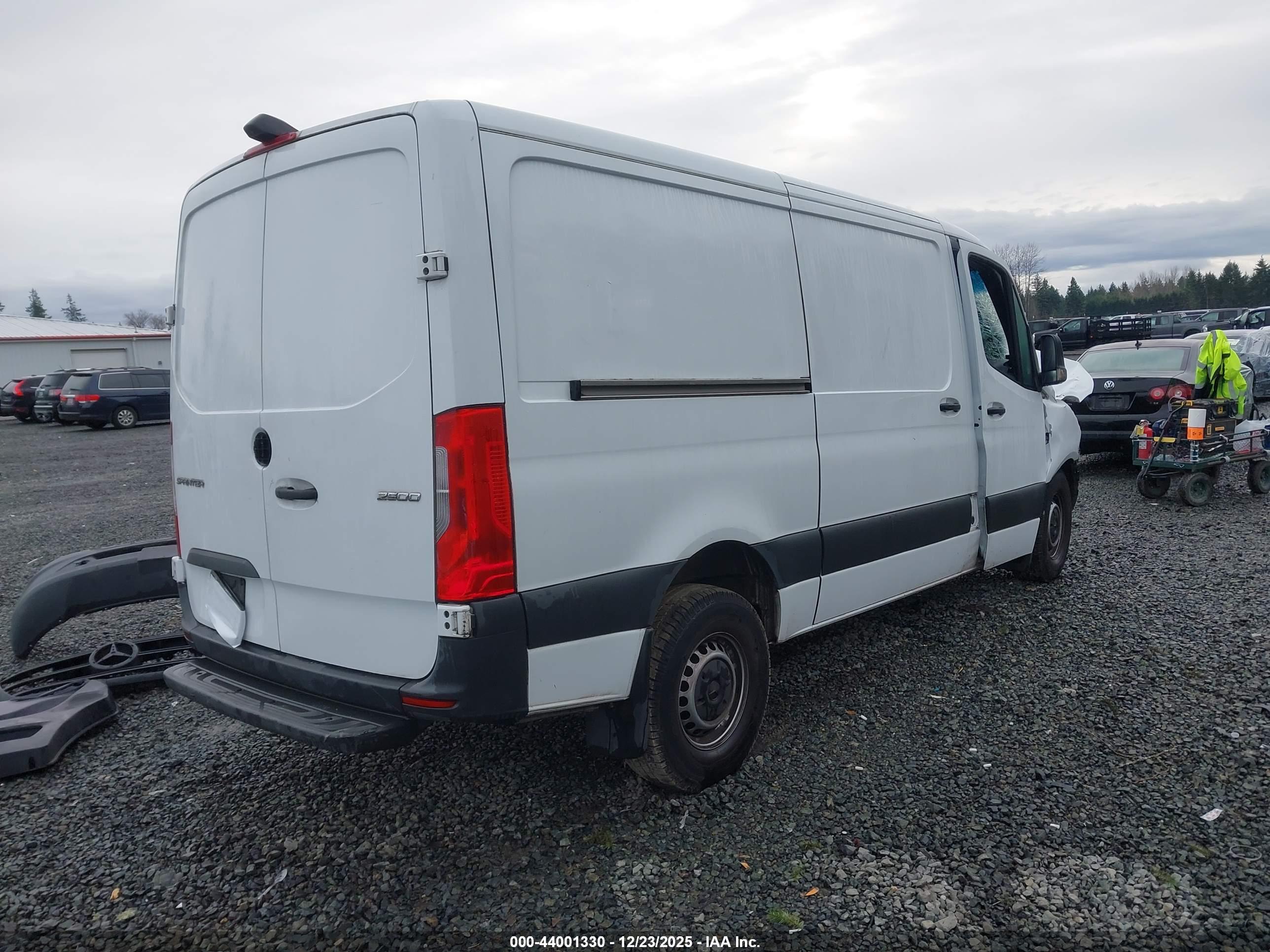 MERCEDES-BENZ SPRINTER image 4