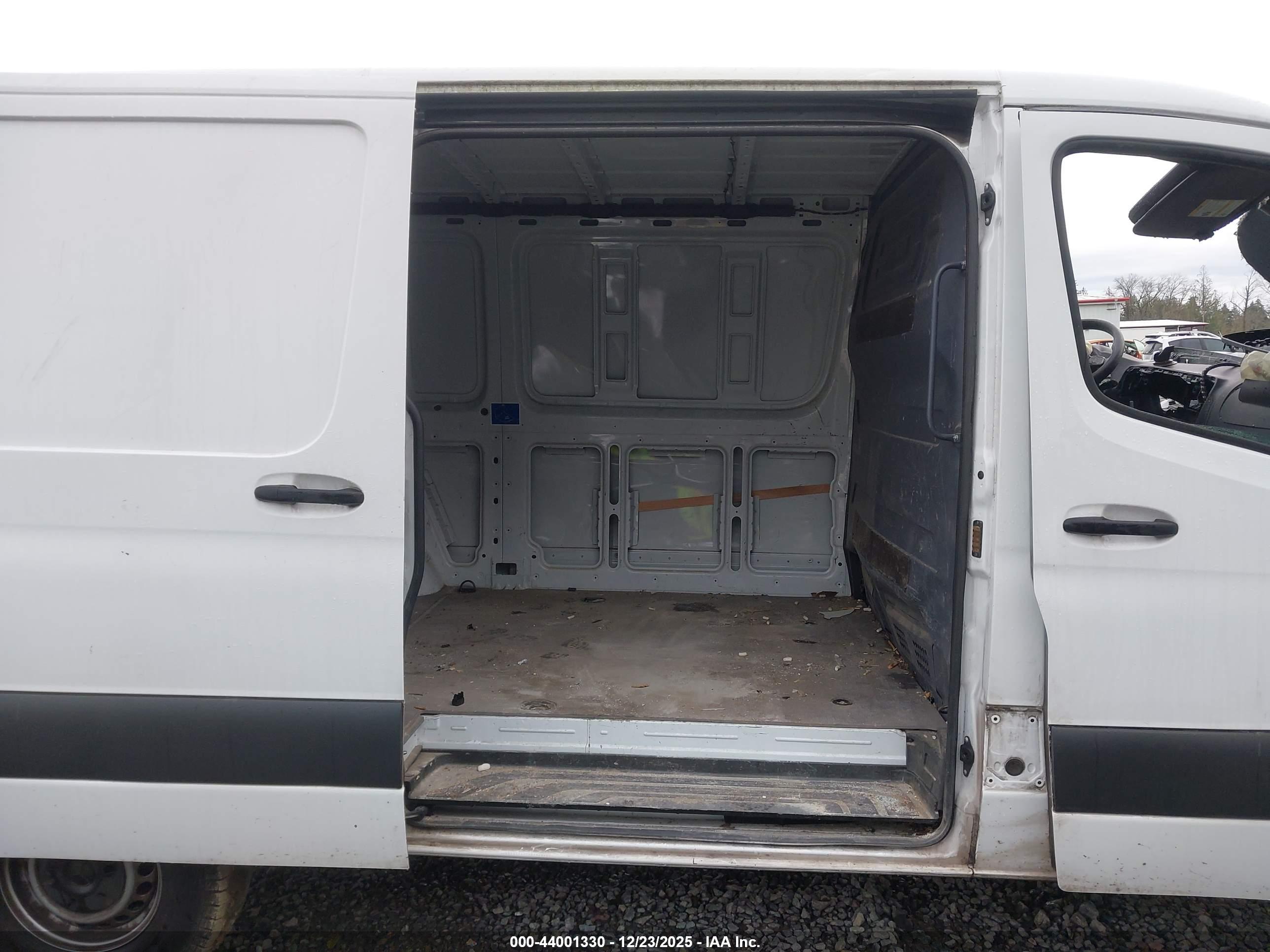 MERCEDES-BENZ SPRINTER image 8
