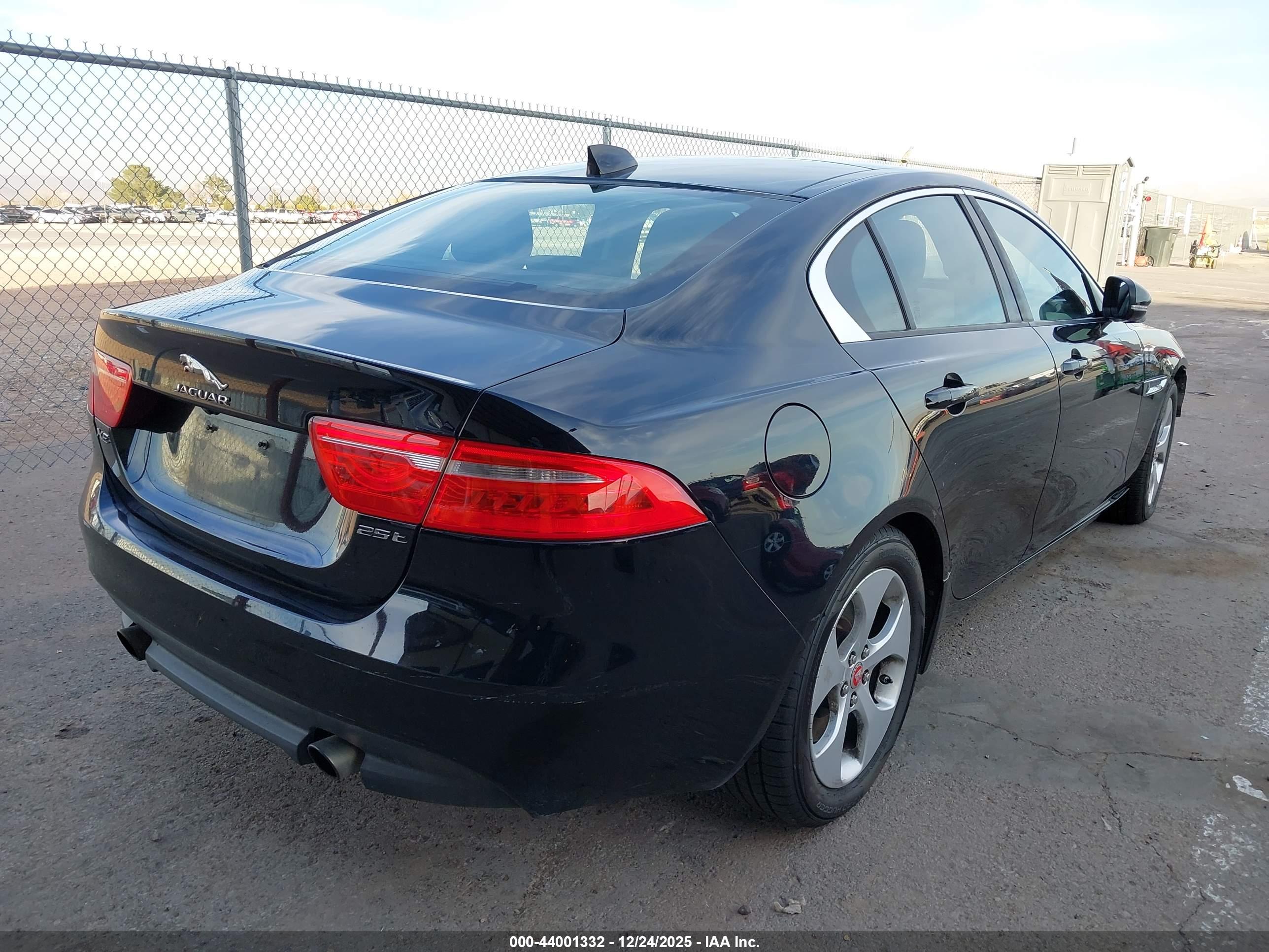 JAGUAR XE image 4